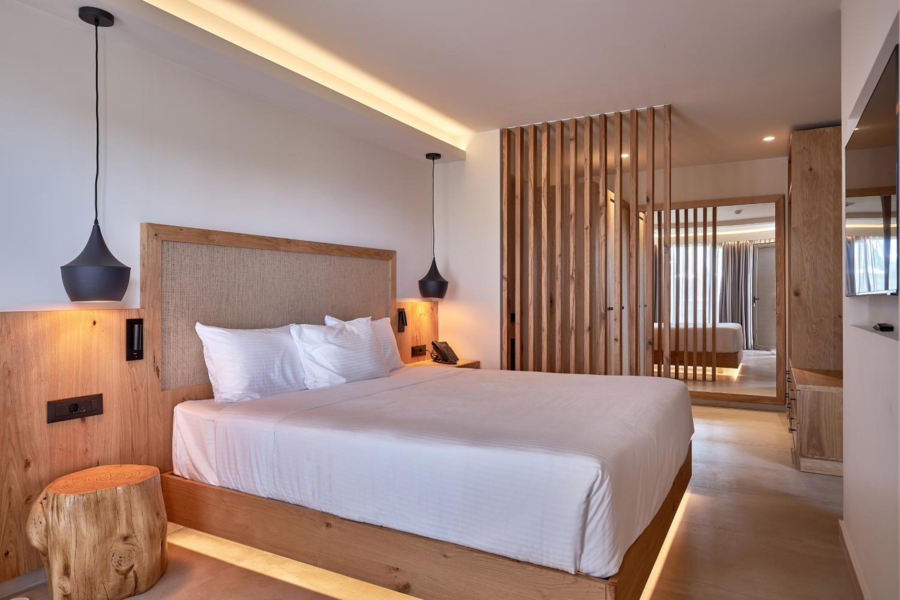 Premium Double Room thumbnail 5
