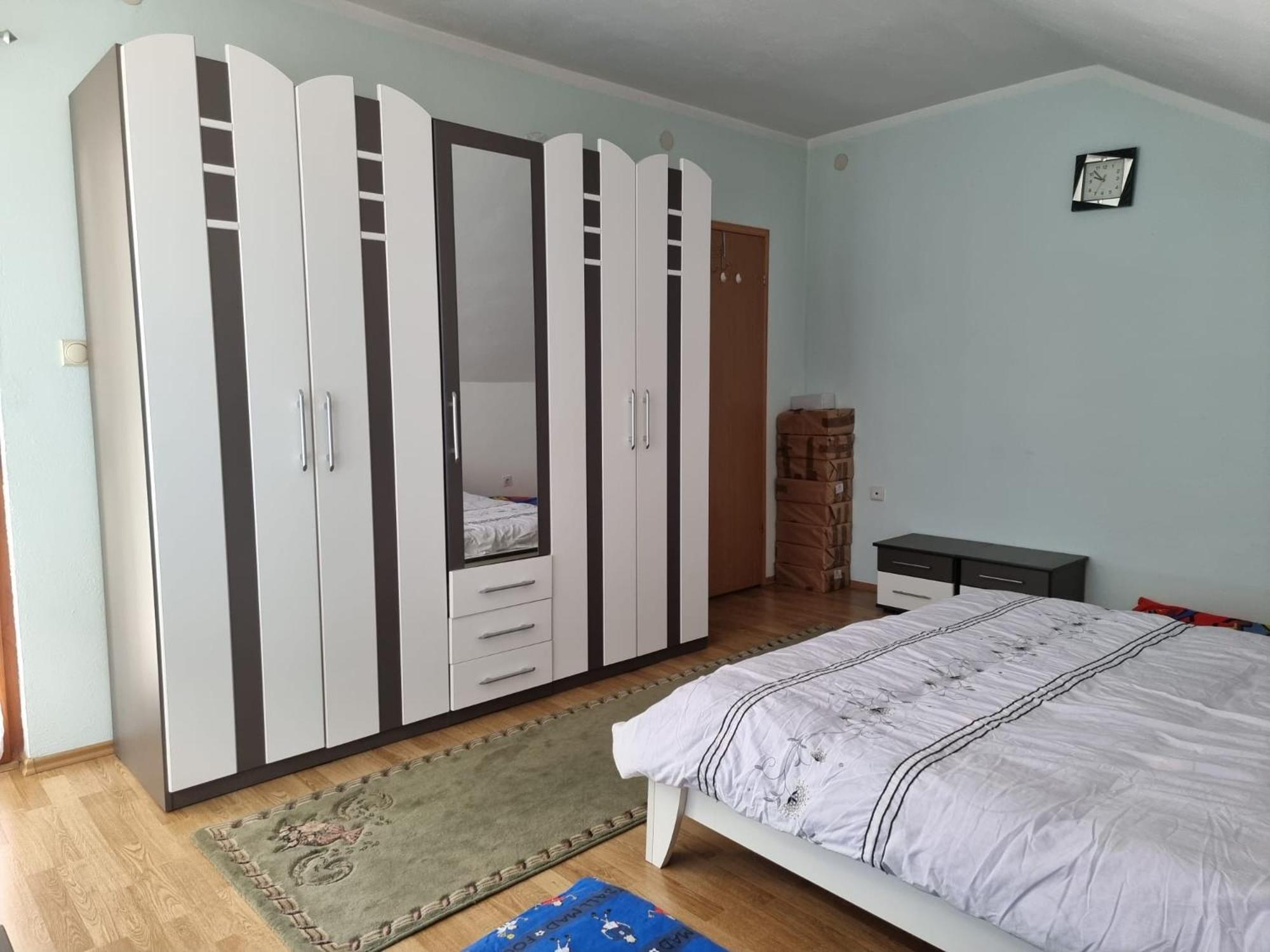 Four-Bedroom House photo 3