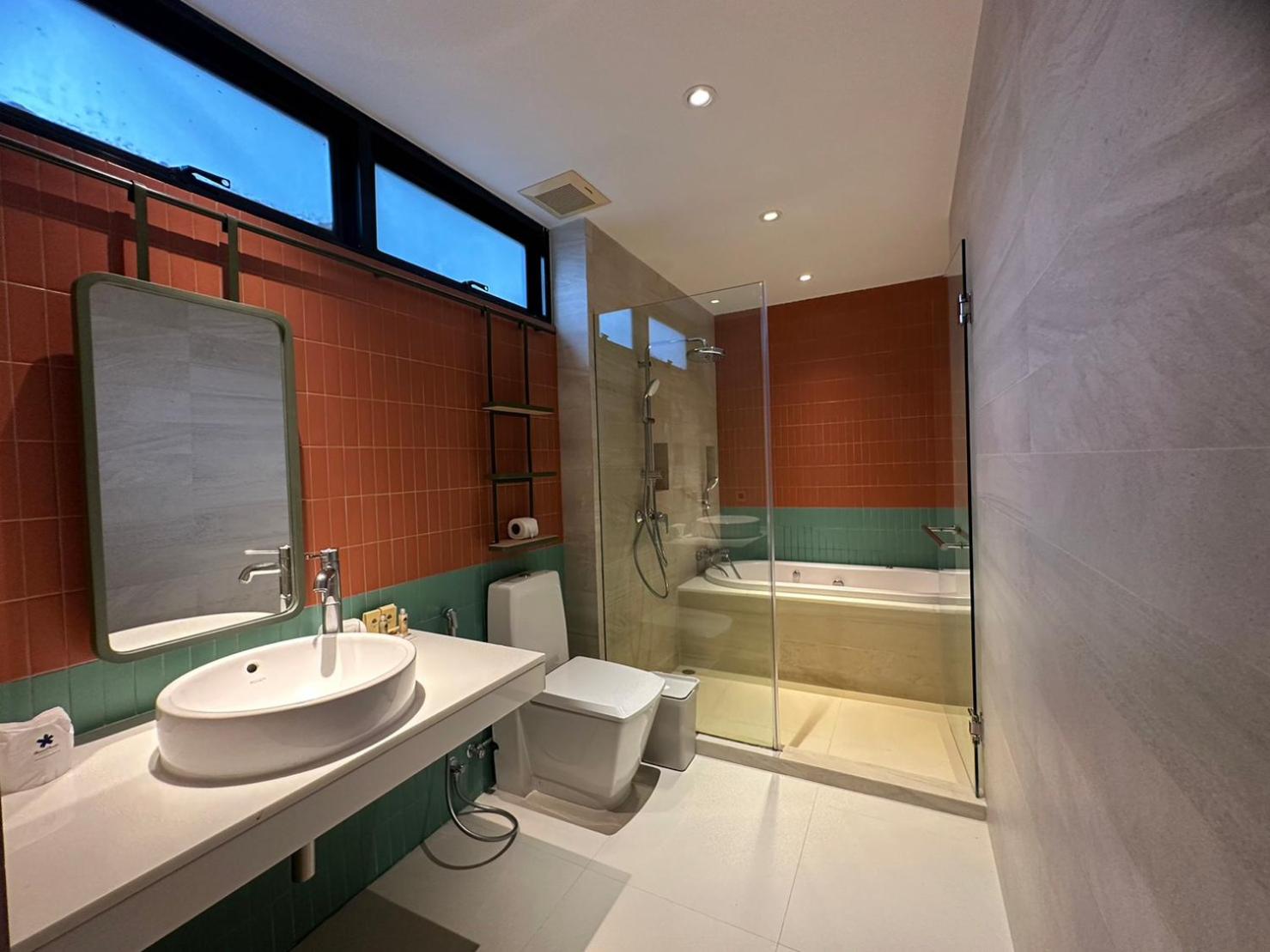 Double Room with Spa Bath - Photo 3