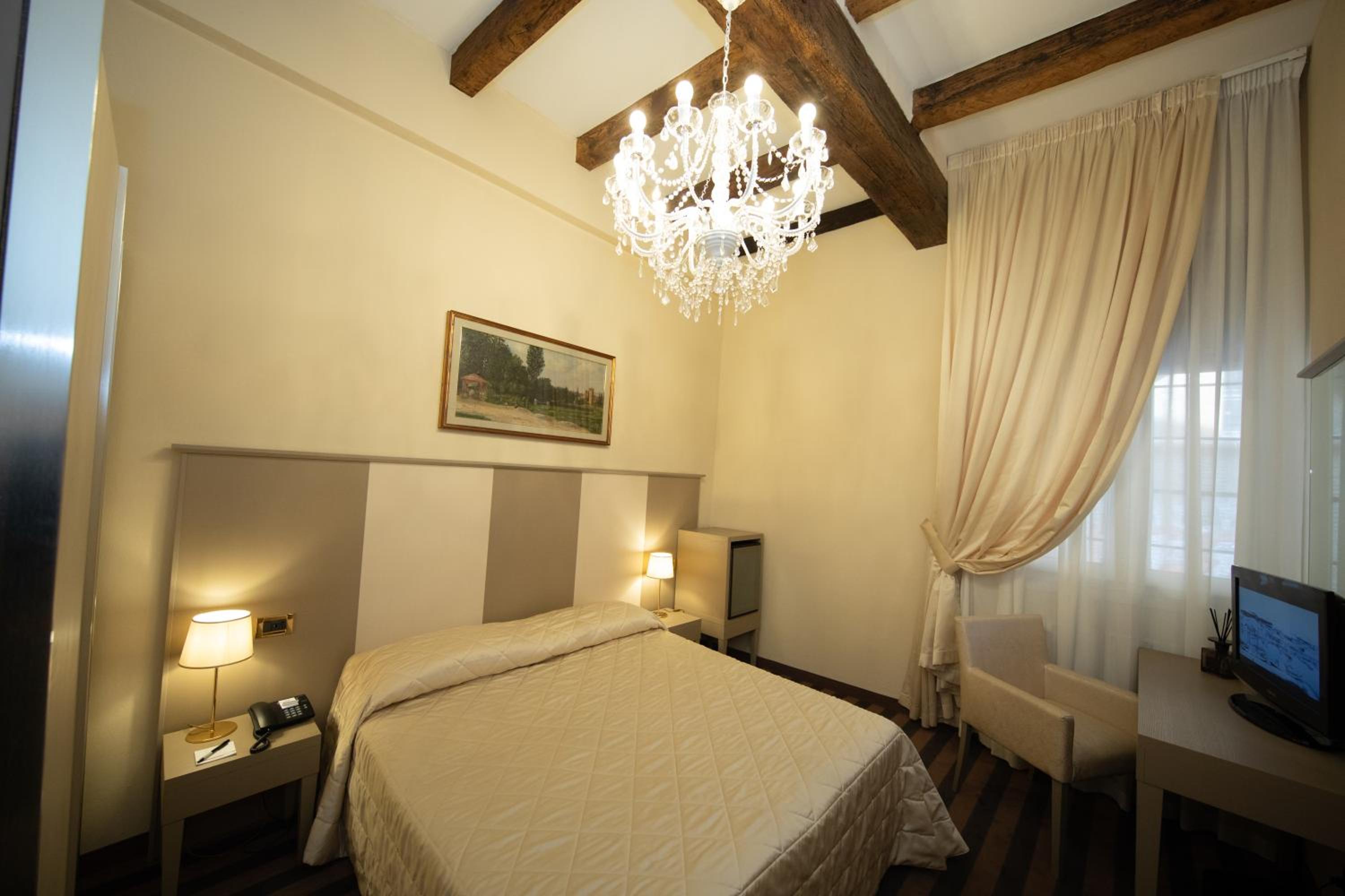 Superior Double Room - Photo 1
