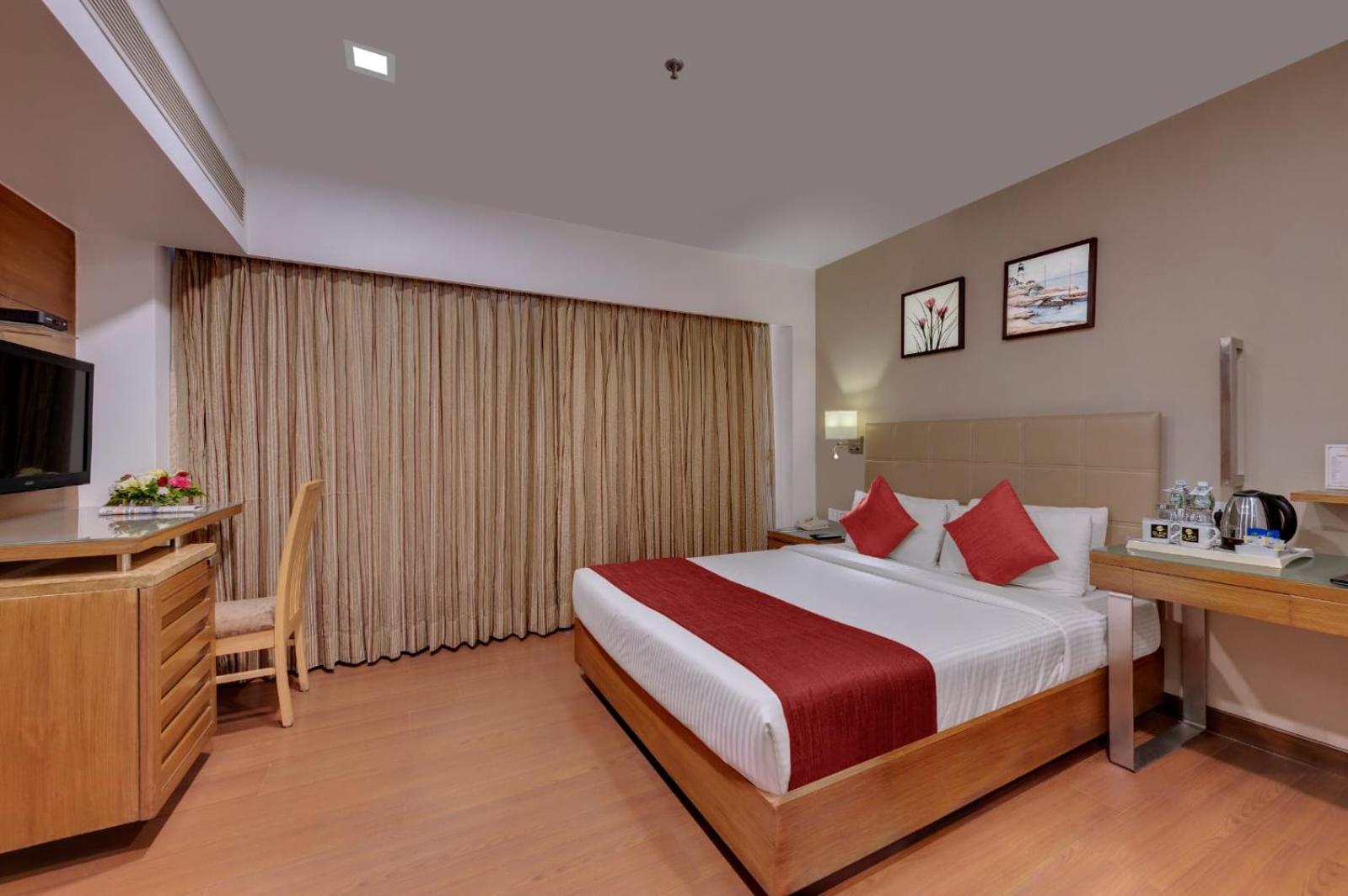 Standard King Room photo 3
