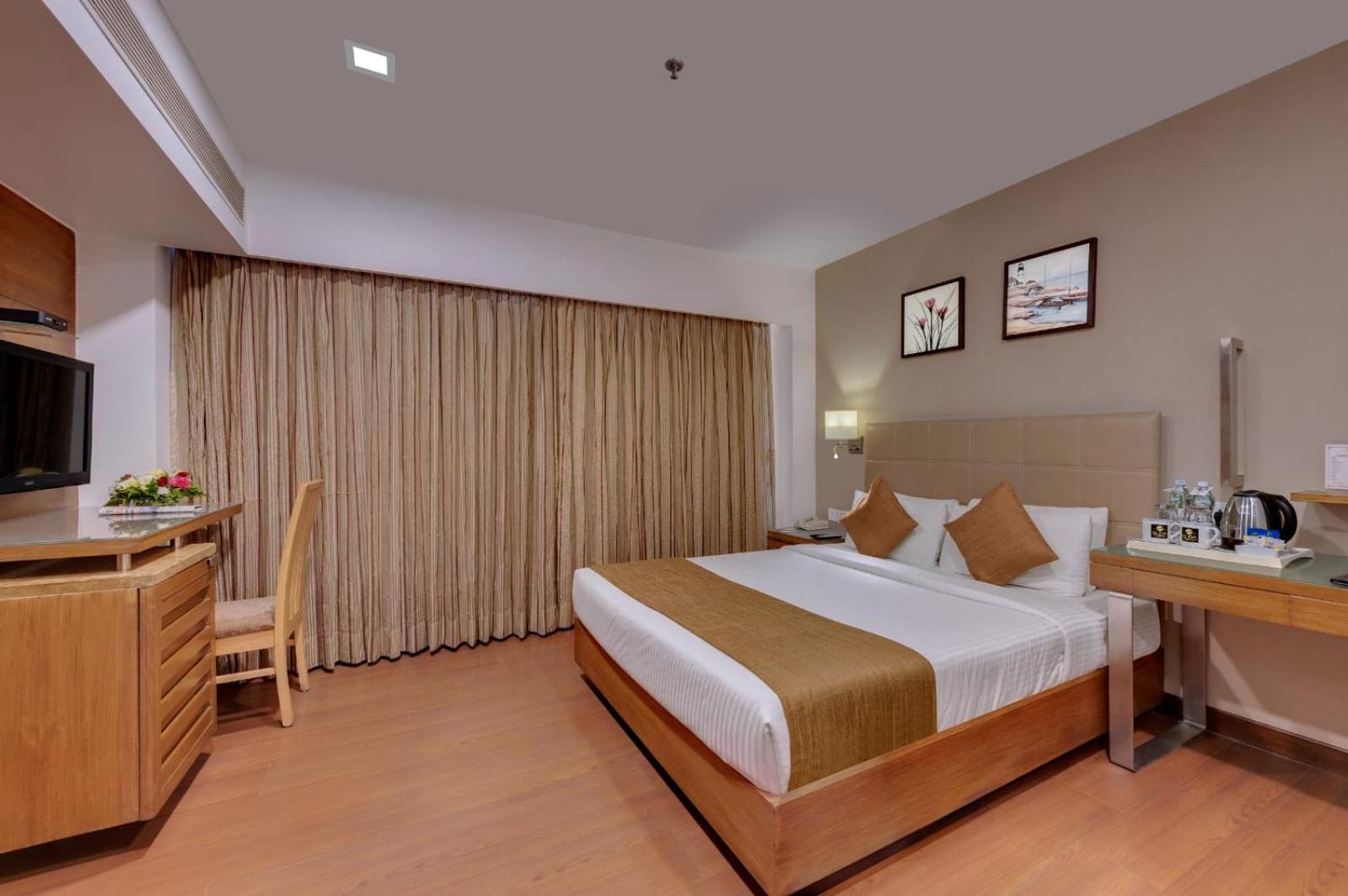 Standard King Room photo 2