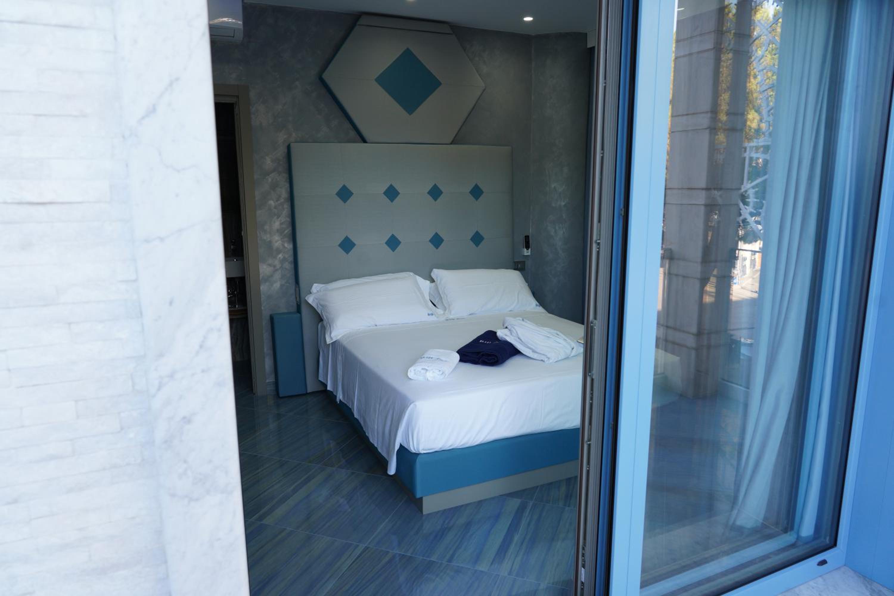 Deluxe Double Room with Balcony and Sea View photo 1