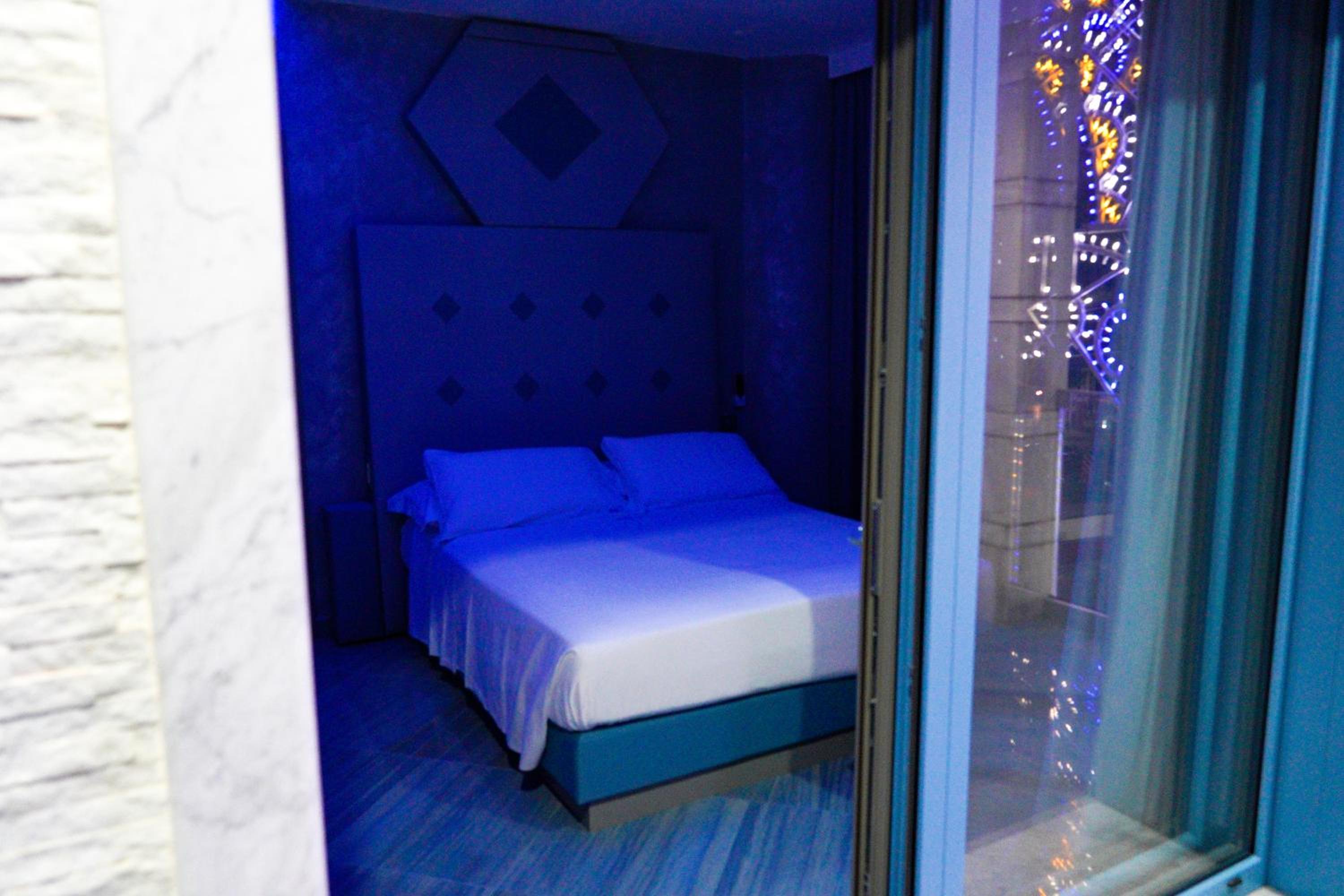 Deluxe Double Room with Balcony and Sea View photo 3
