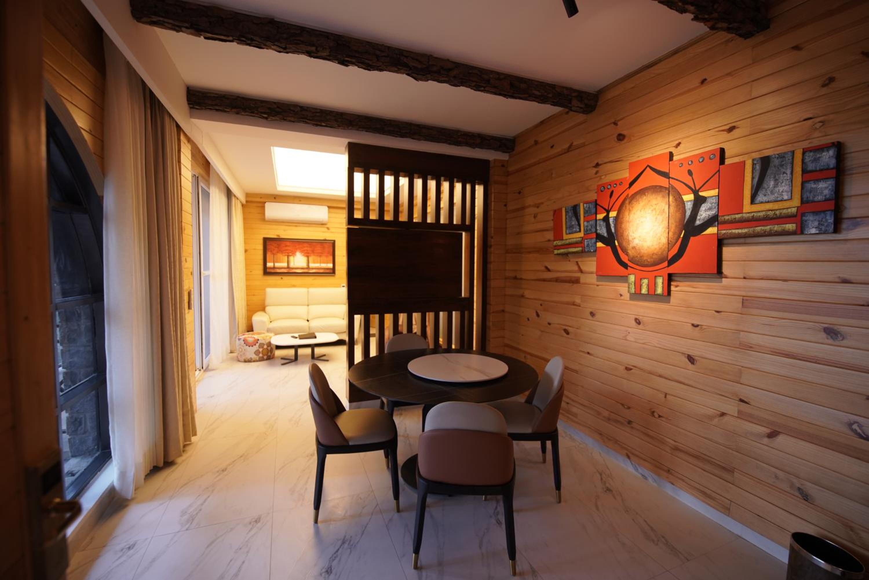 Queen Suite - Photo 18