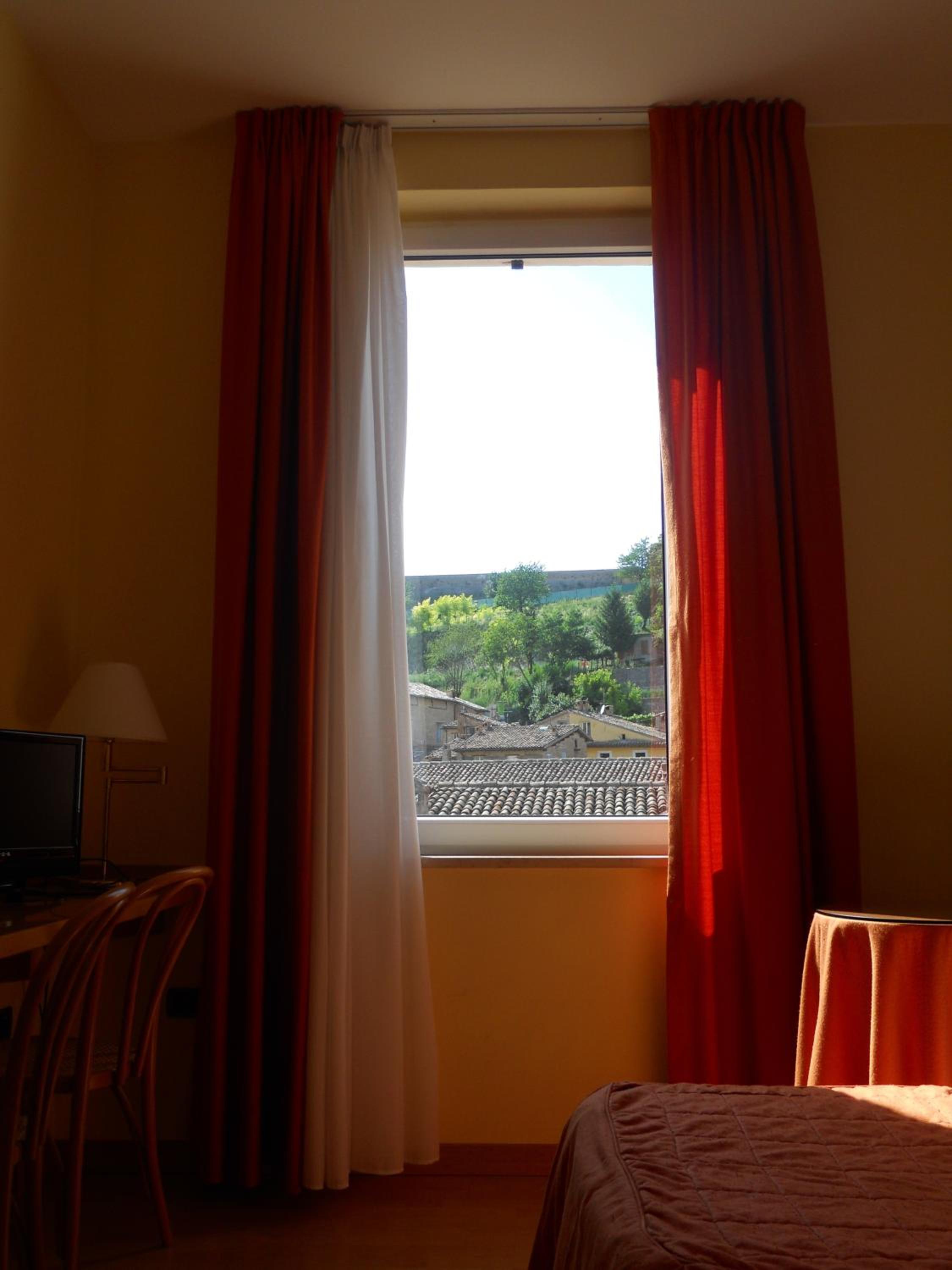 Twin Room with View - Photo 3