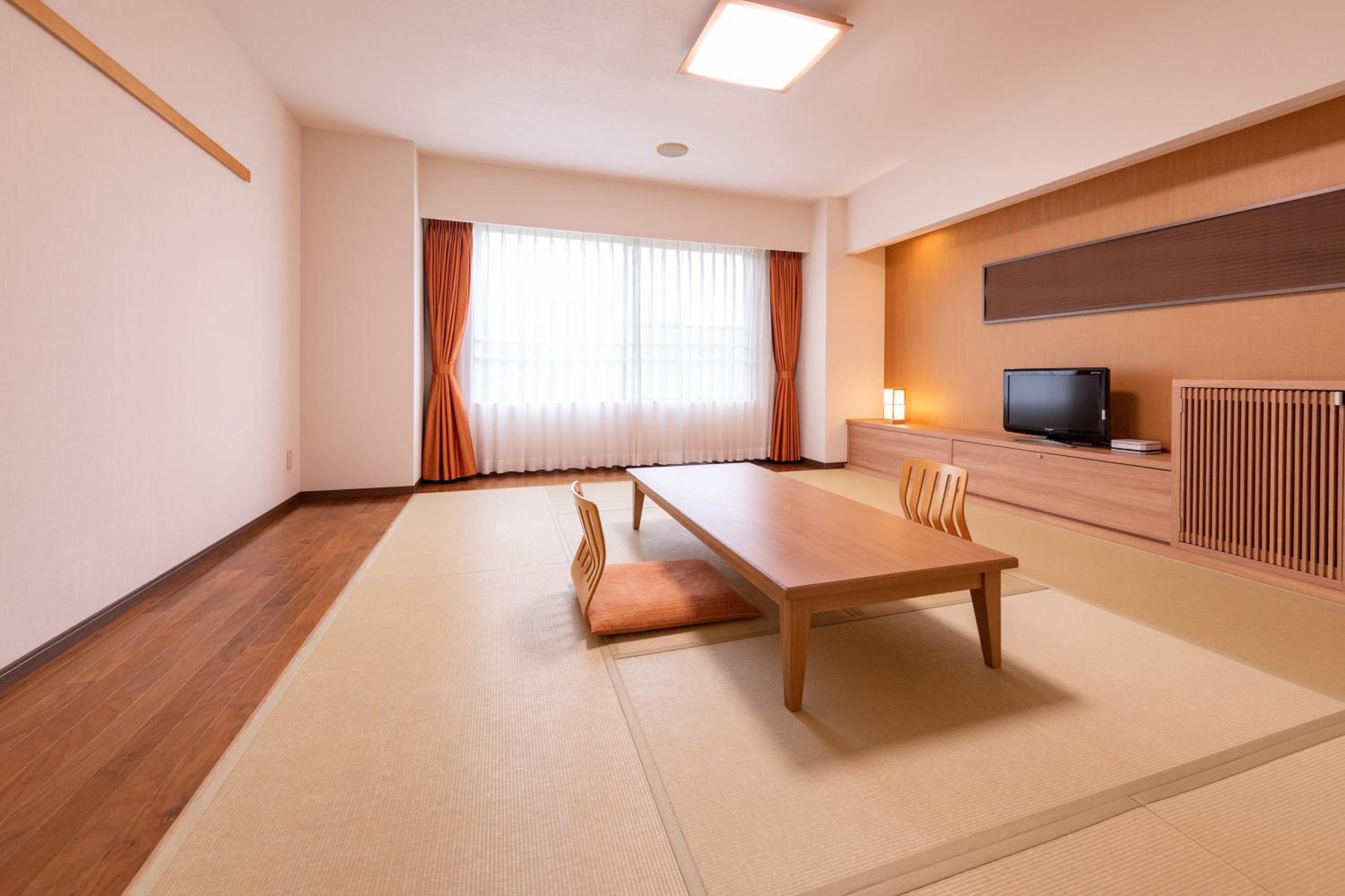 Modern Japanese-style Room Ski Slope View - Photo 9