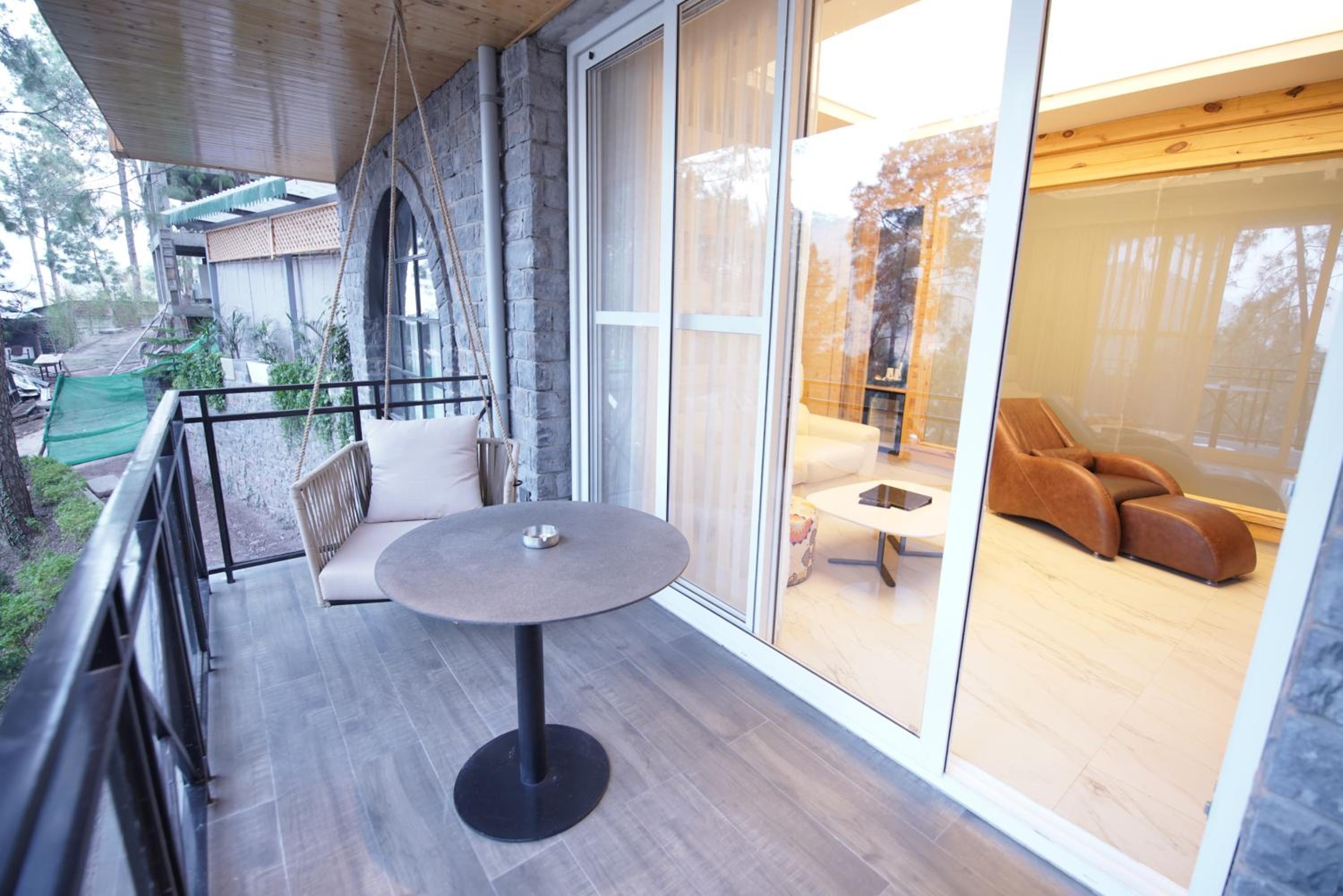 Queen Suite - Photo 15