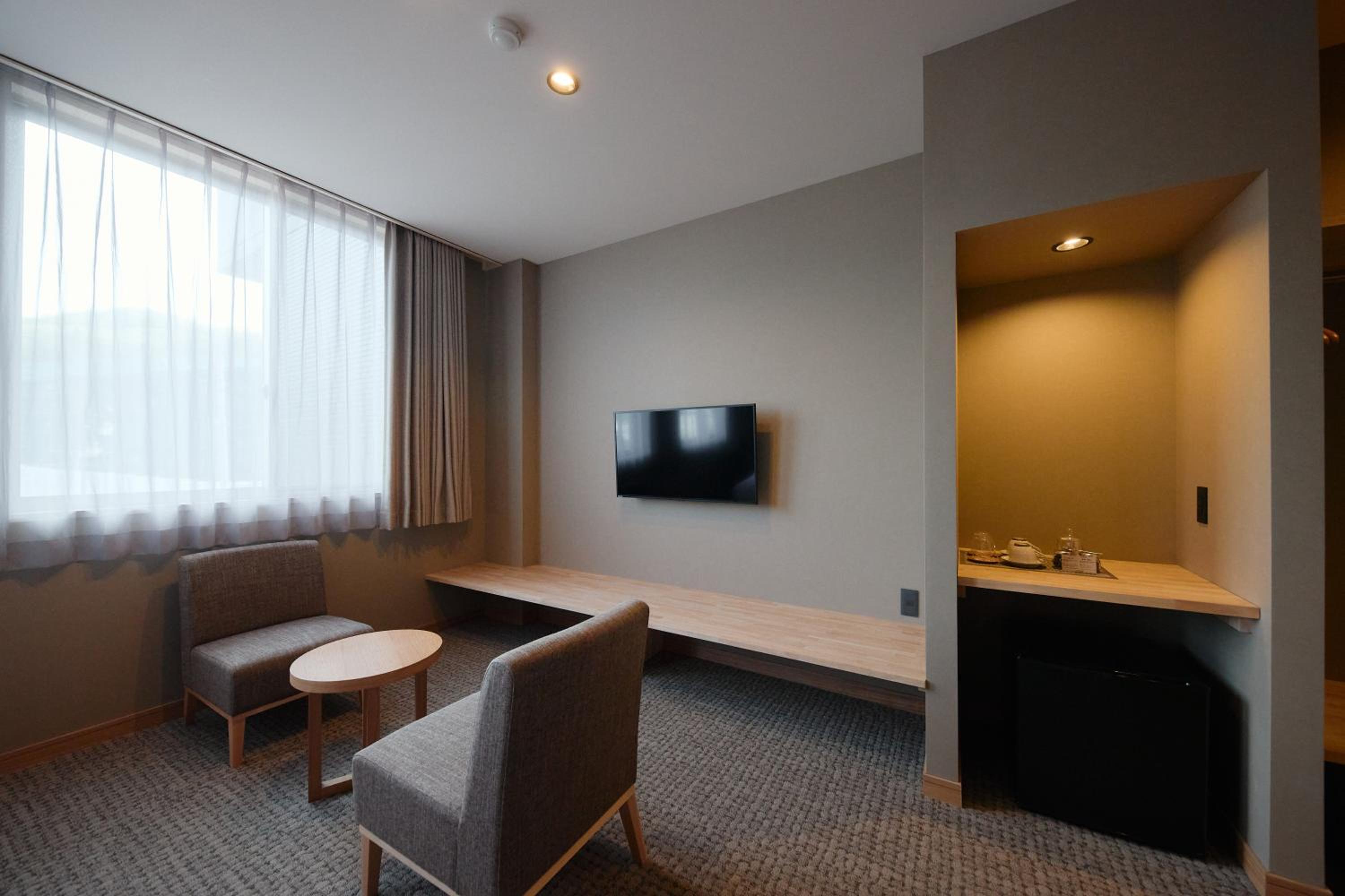 Adult Only-Western Style Twin Room with Shared Bathroom - Photo 3