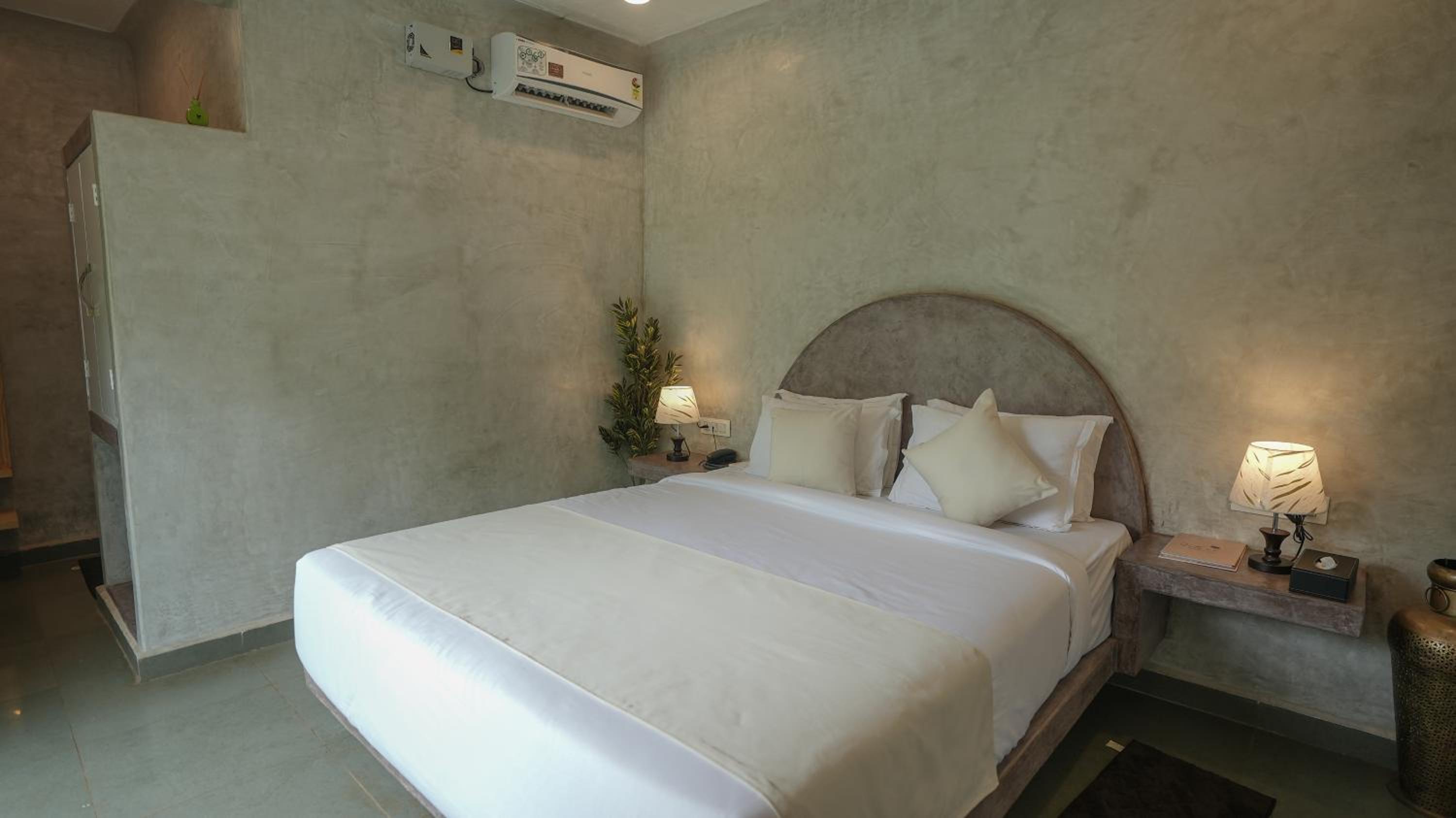 Deluxe Double Room with Pool View photo 2
