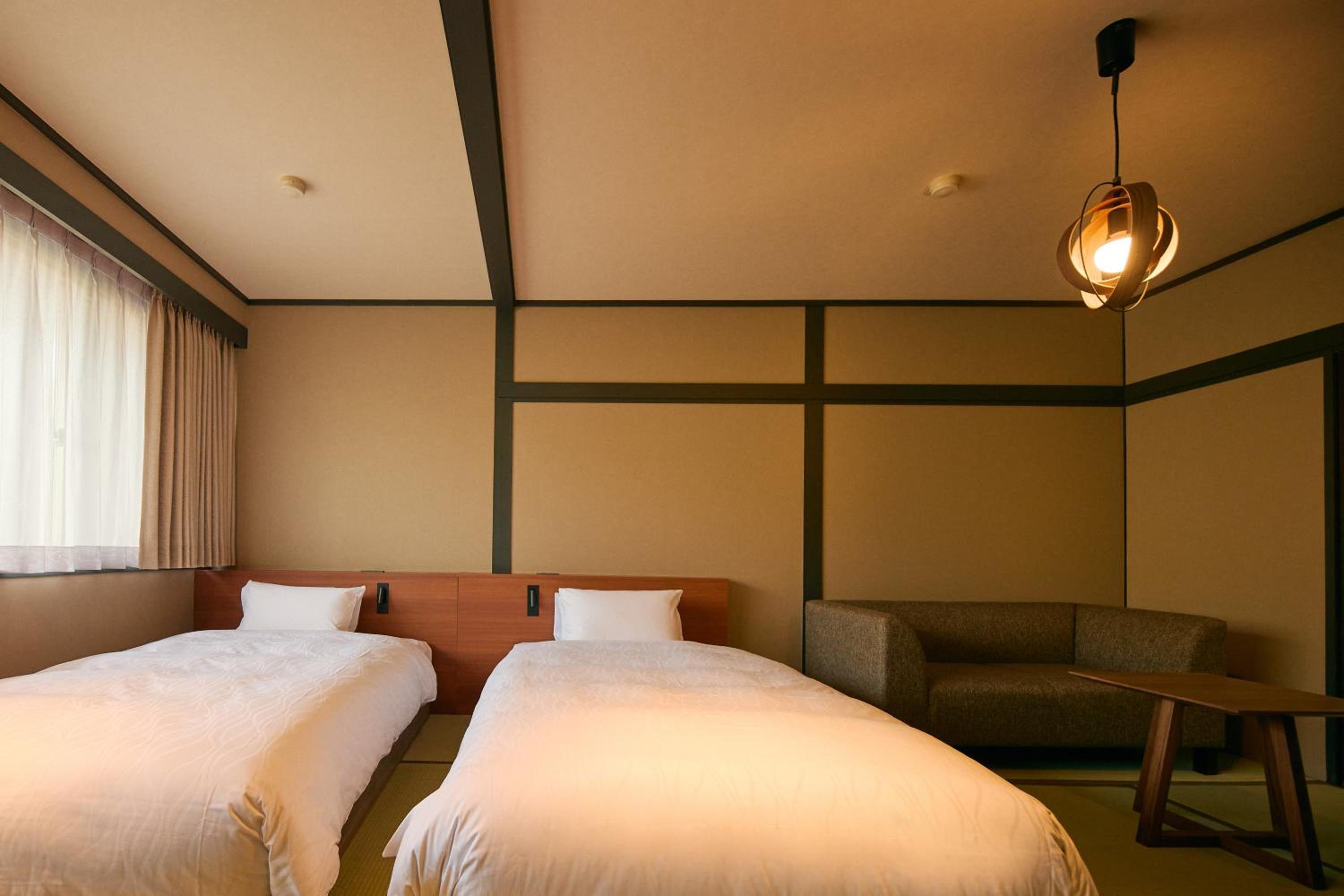Adult Only-Japanese-Style Twin Room with 2 beds and Shared Bathroom - Photo 4