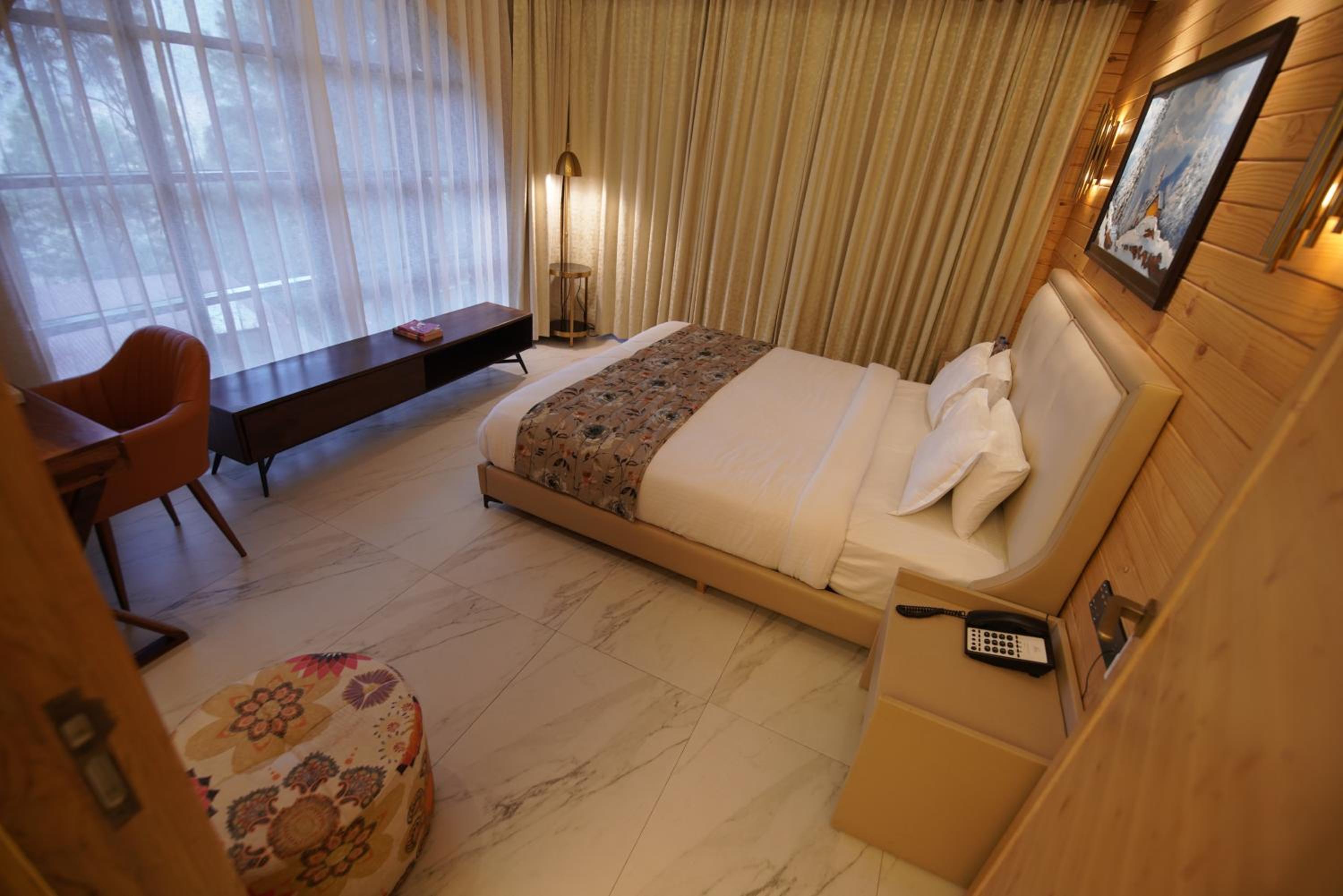 Queen Suite - Photo 1