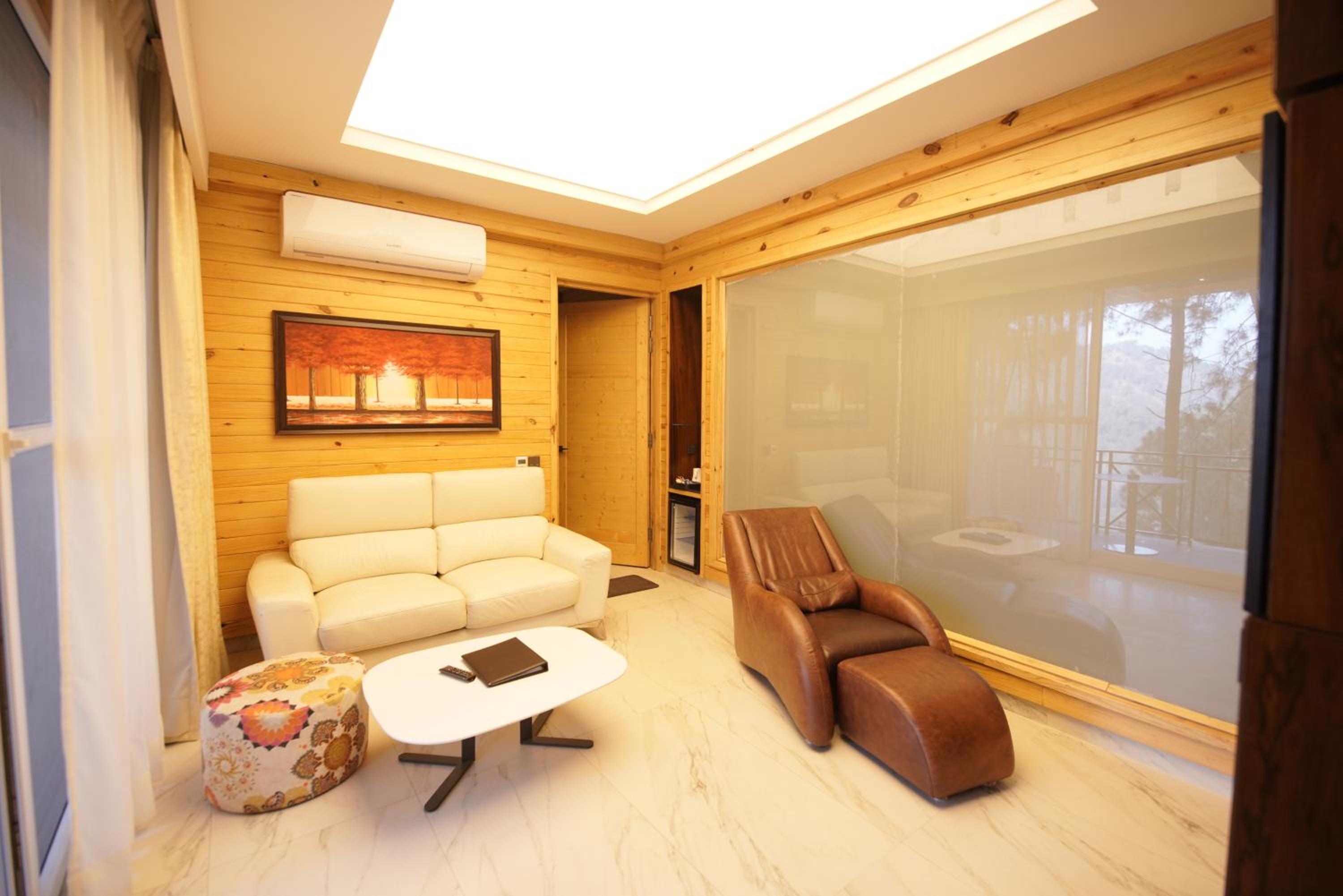 Queen Suite - Photo 9
