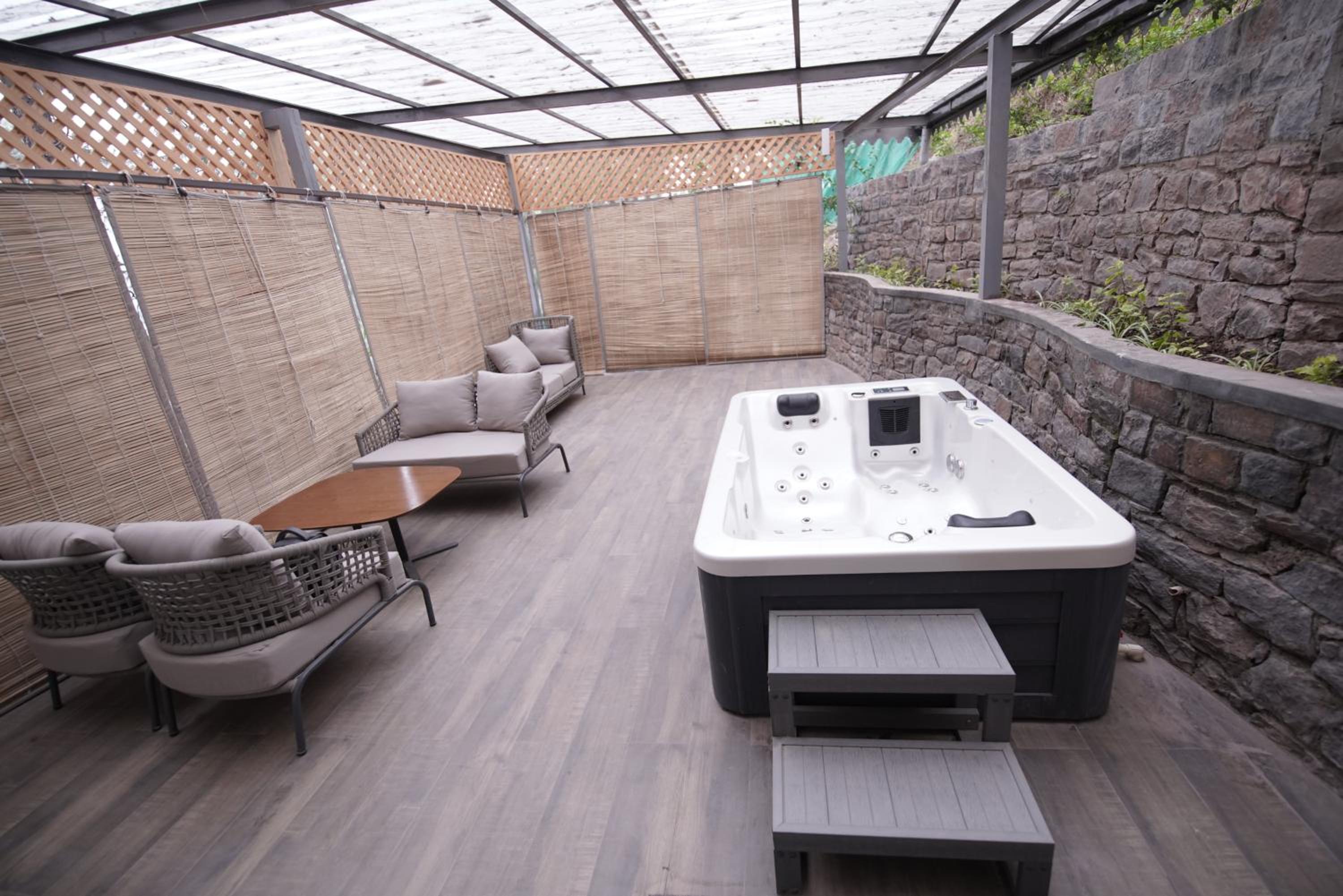 Queen Suite - Photo 2