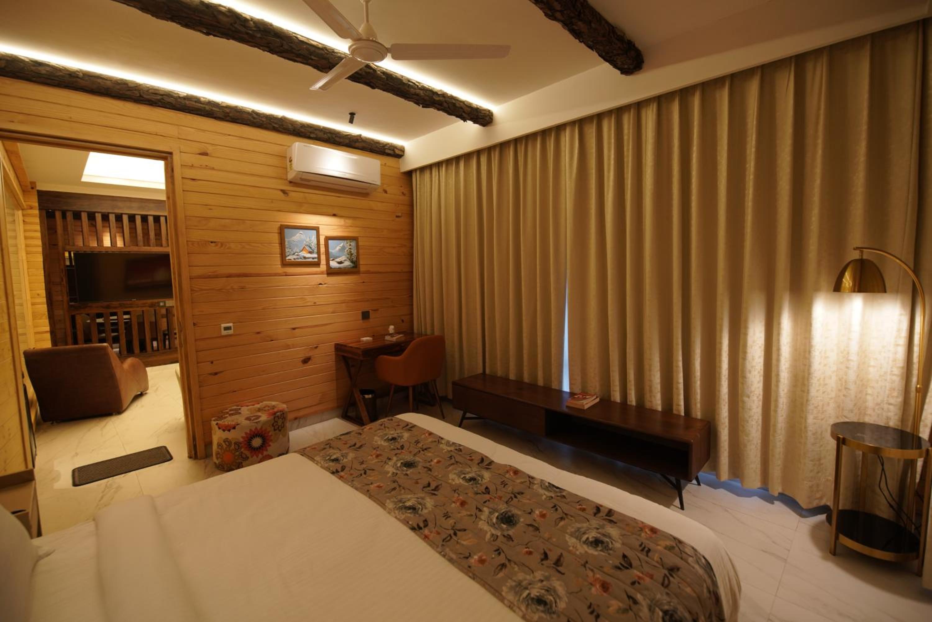 Queen Suite - Photo 3