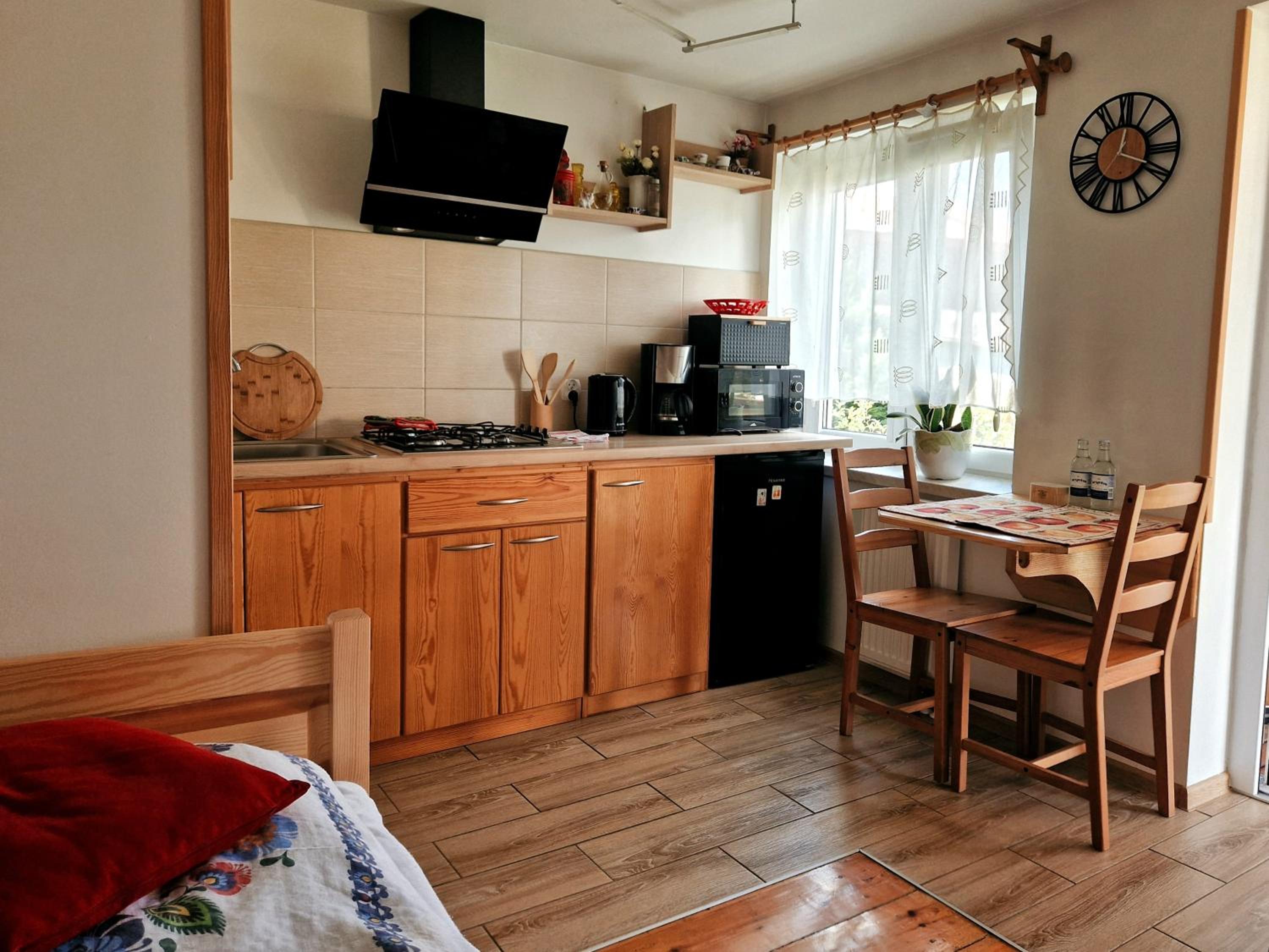 Studio Apartment - Photo 2