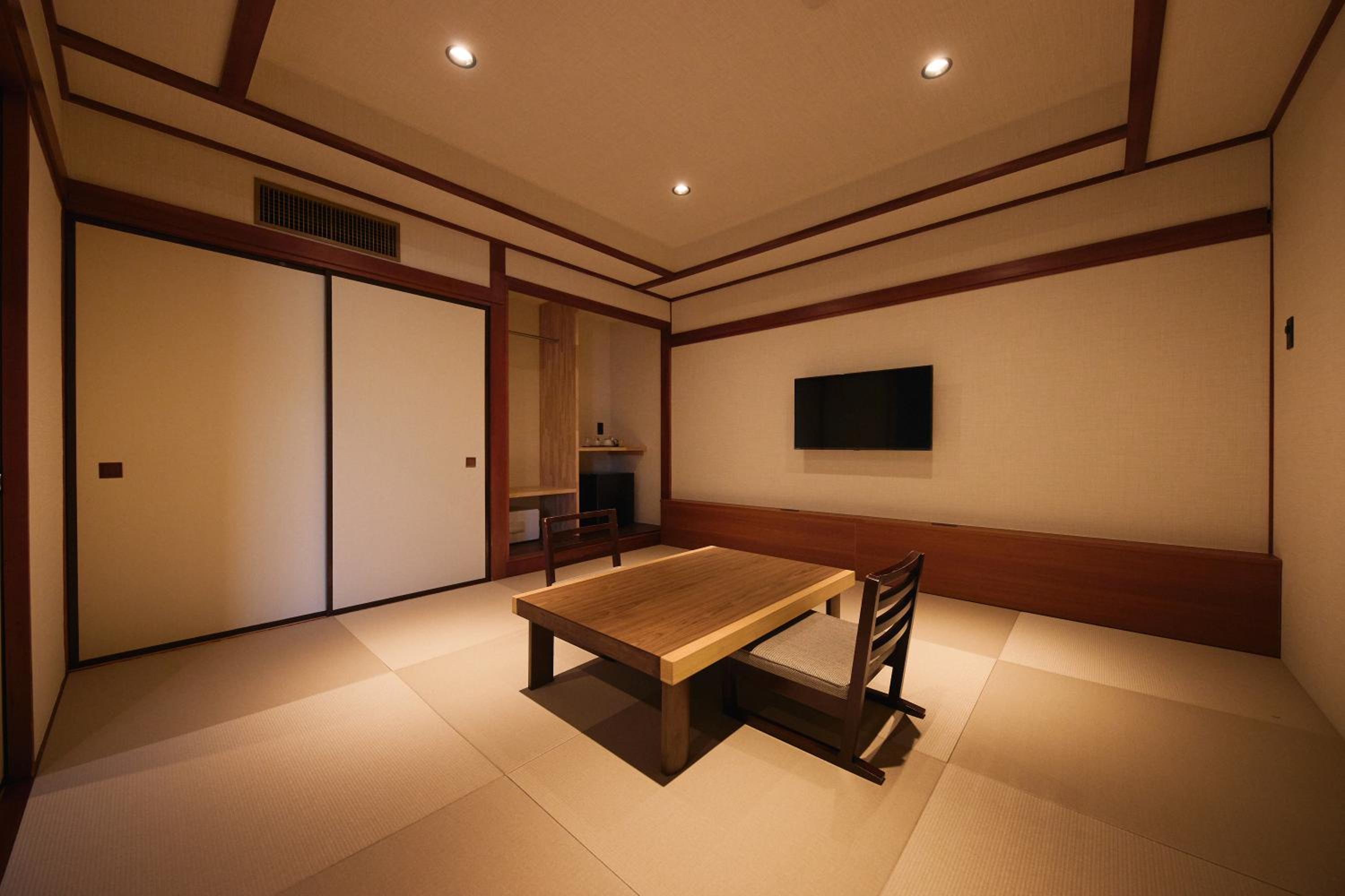 Adult Only-Japanese Western Room with Semi Open-Air Bath - Photo 2