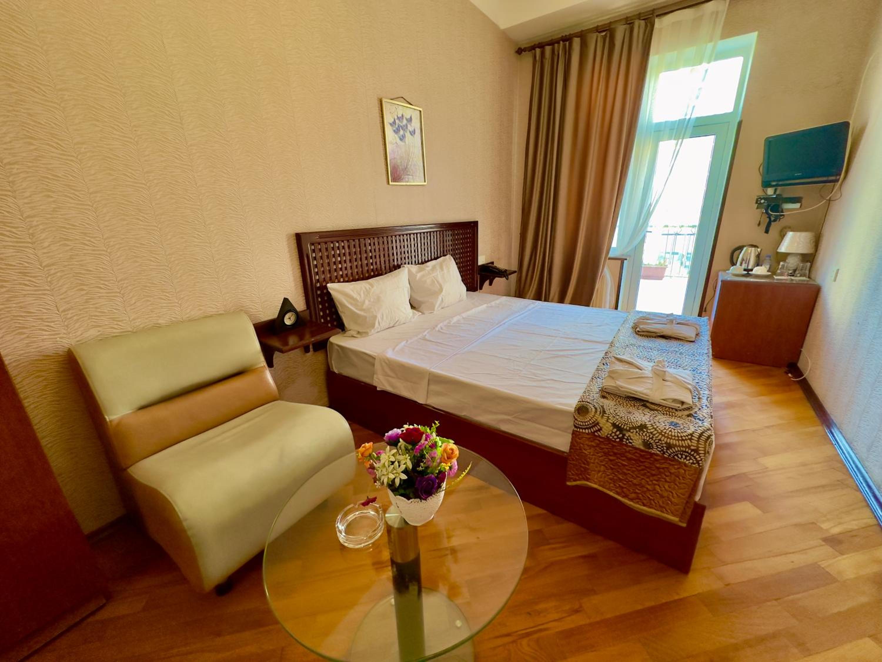 Large Single Room photo 1