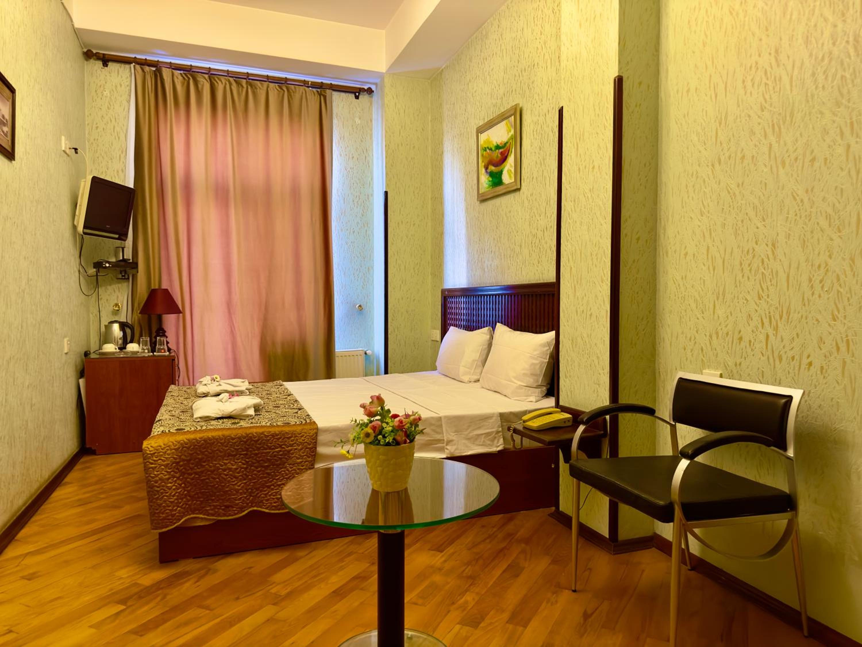 Double Room with Balcony photo 2