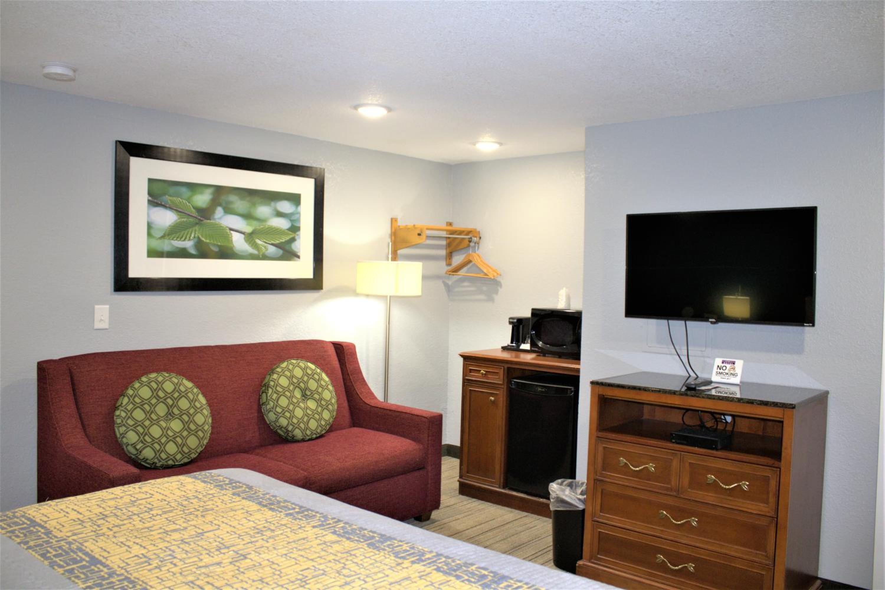Deluxe King Suite photo 1
