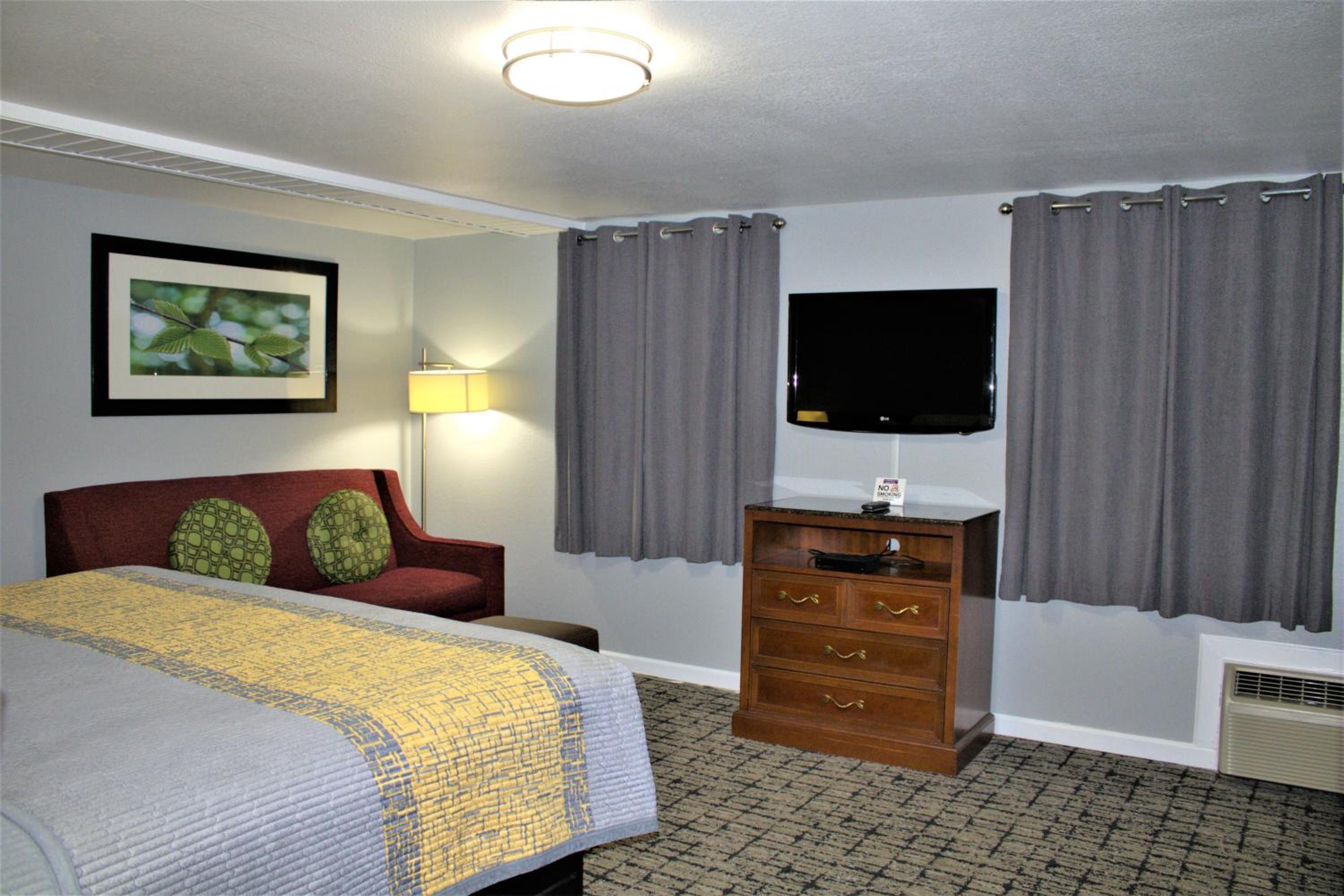 Deluxe King Suite photo 2