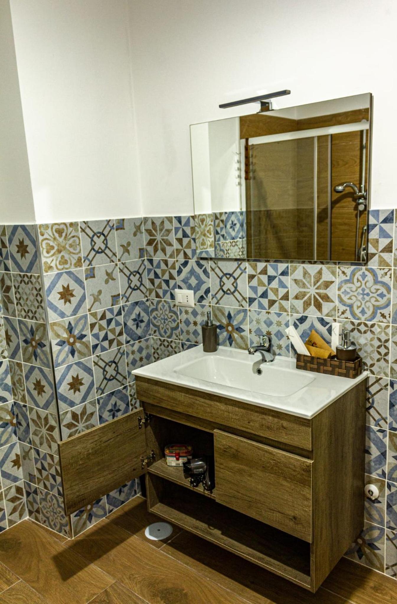 Double or Twin Room with Private External Bathroom photo 2