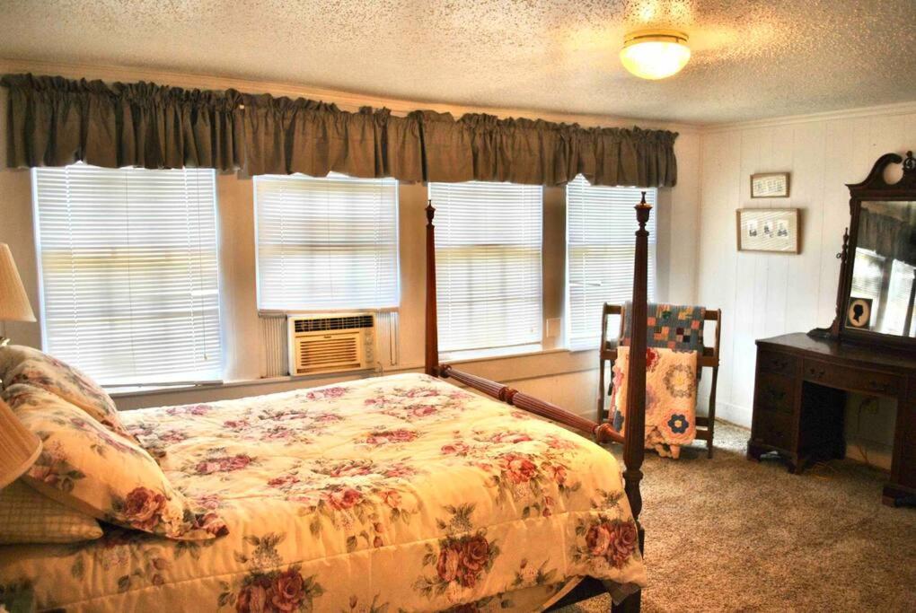 Four-Bedroom House photo 3