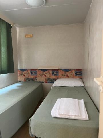 Mobile Home - Photo 11