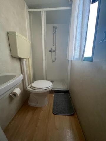 Mobile Home - Photo 9
