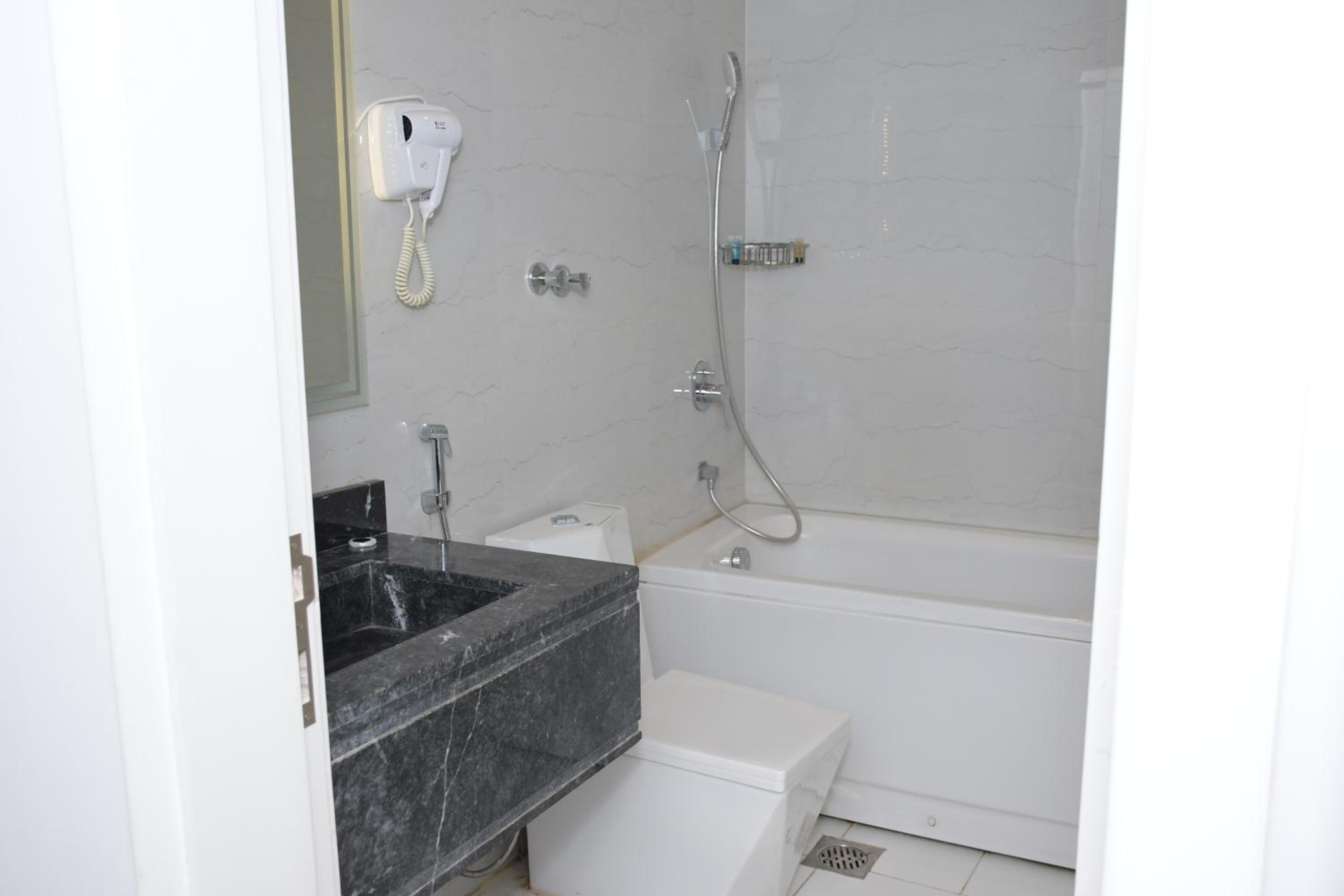 Deluxe King Room - Photo 3