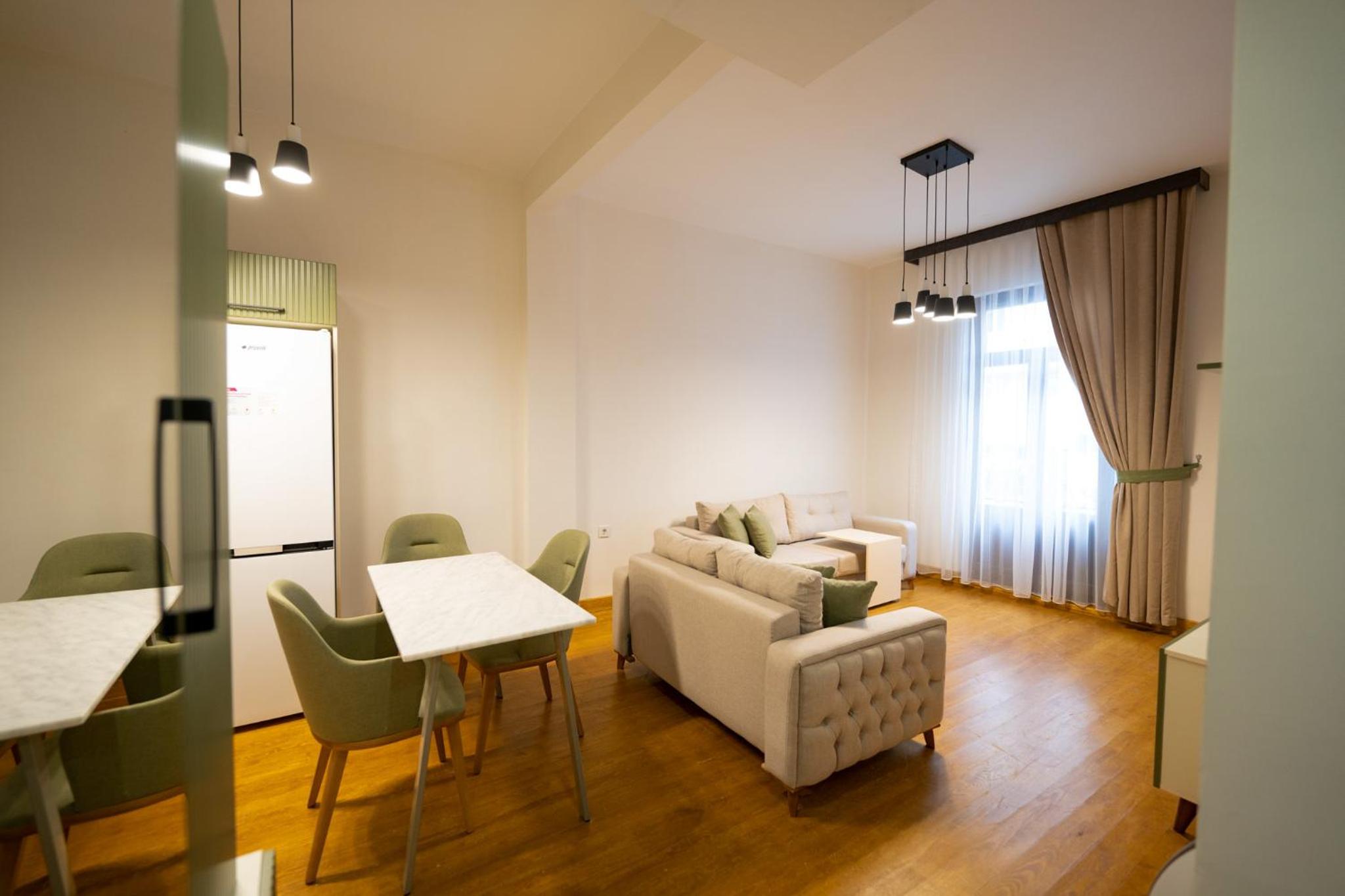 Deluxe One-Bedroom Apartment photo 2