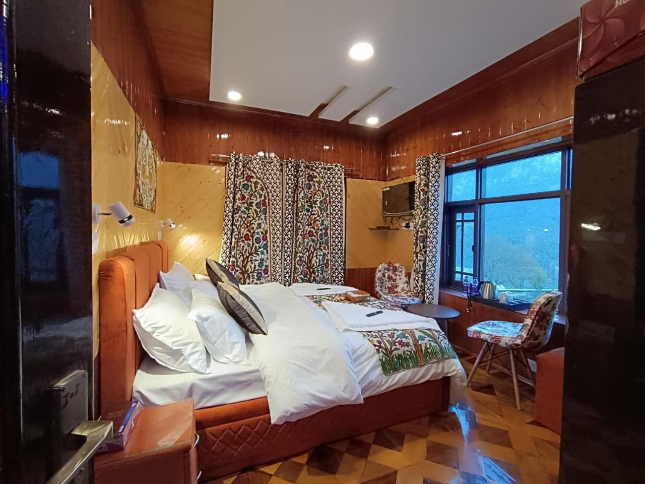 Deluxe Double Or Twin Room With Mountain View photo 2