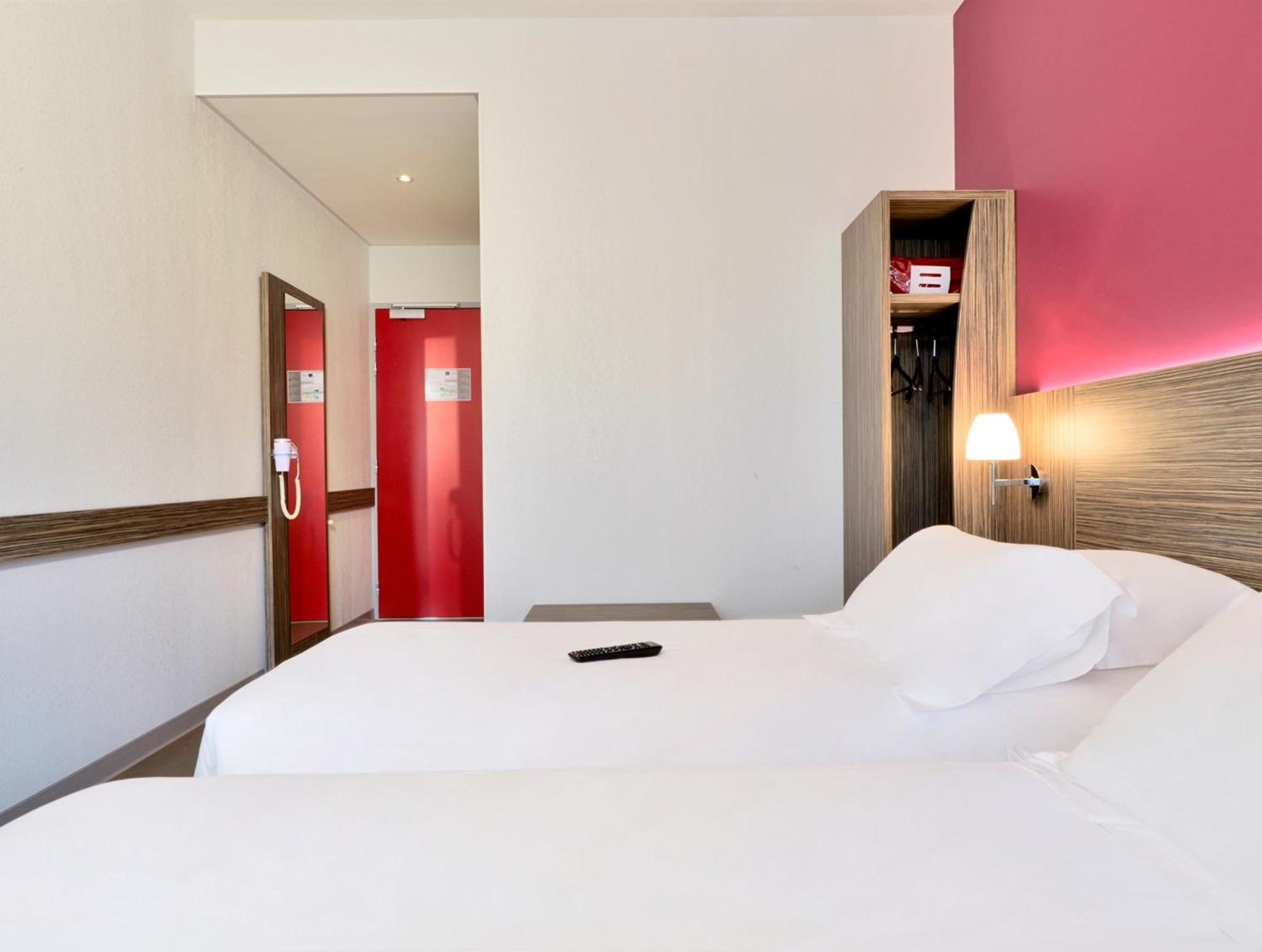 Twin Room - Photo 1