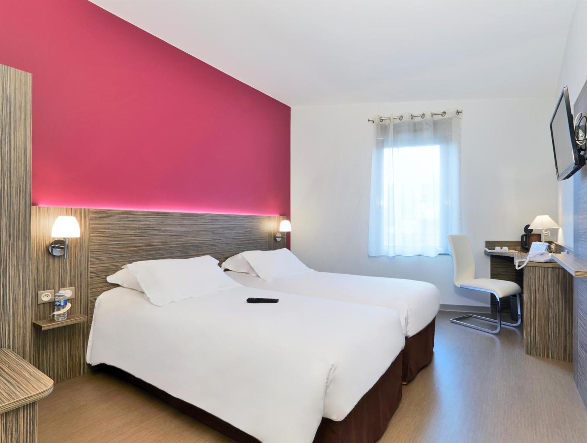 Twin Room - Photo 3