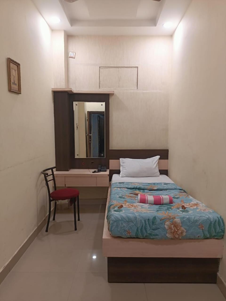 Budget Single Room