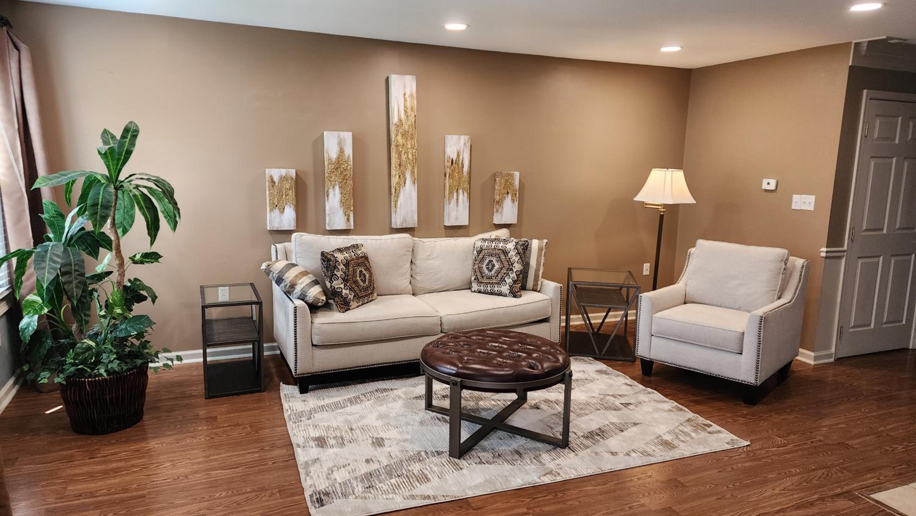 Three-Bedroom House photo 2