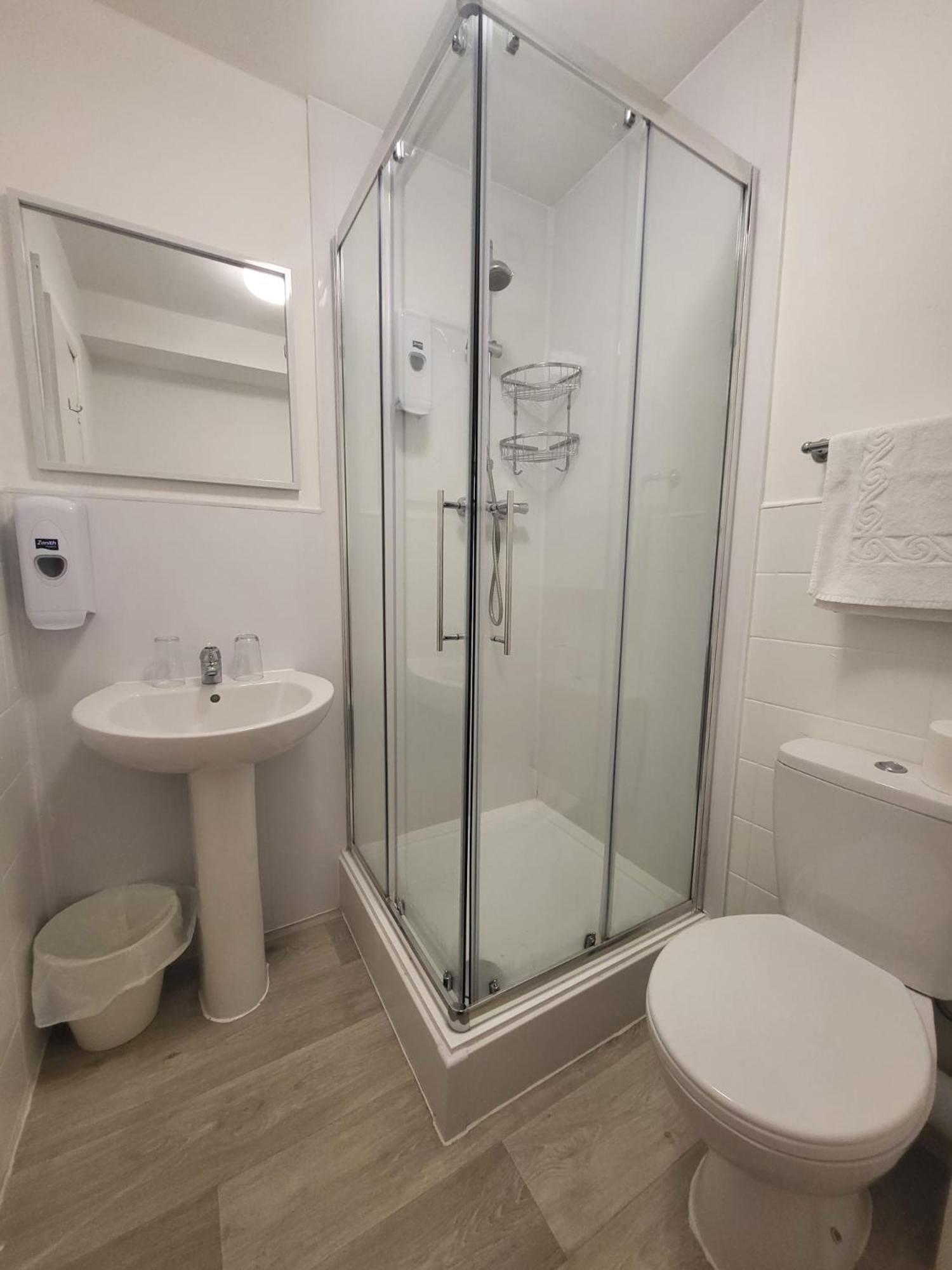 Standard Twin Room - Photo 2