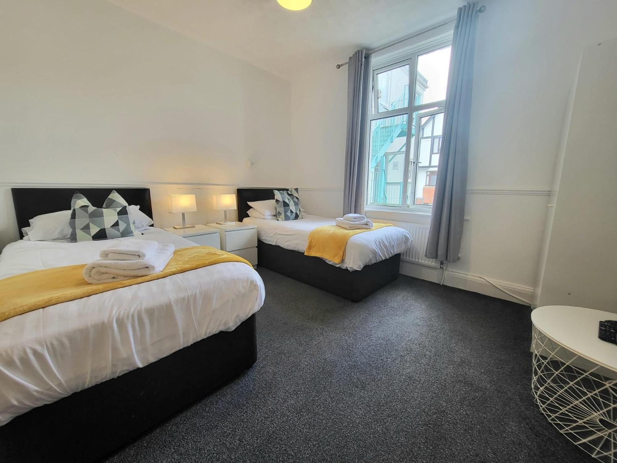 Standard Twin Room - Photo 3