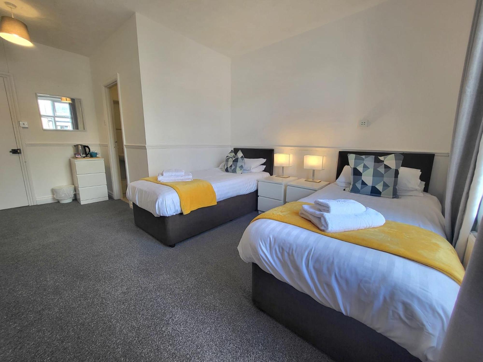 Standard Twin Room - Photo 1