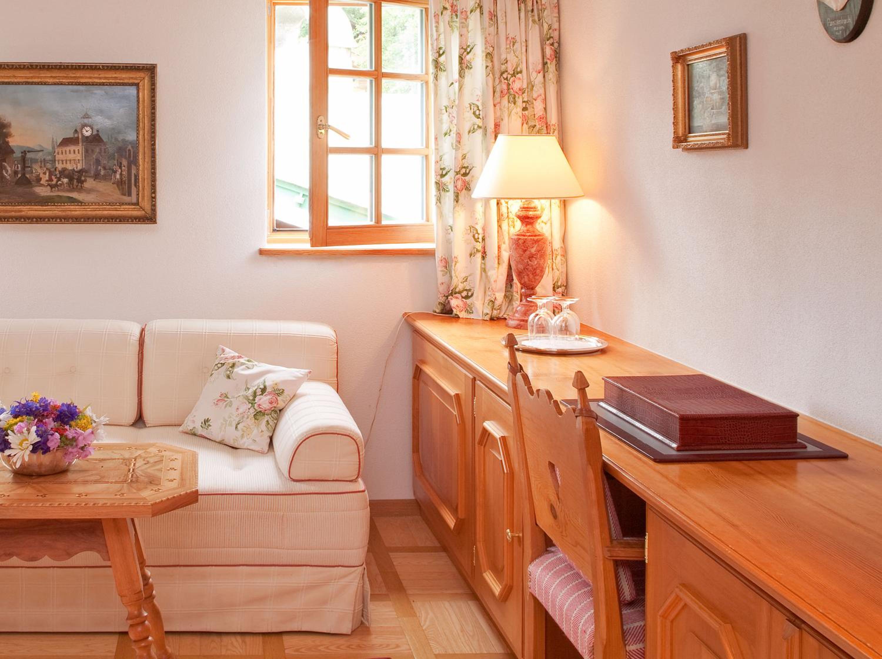 Deluxe Junior Suite - Photo 2