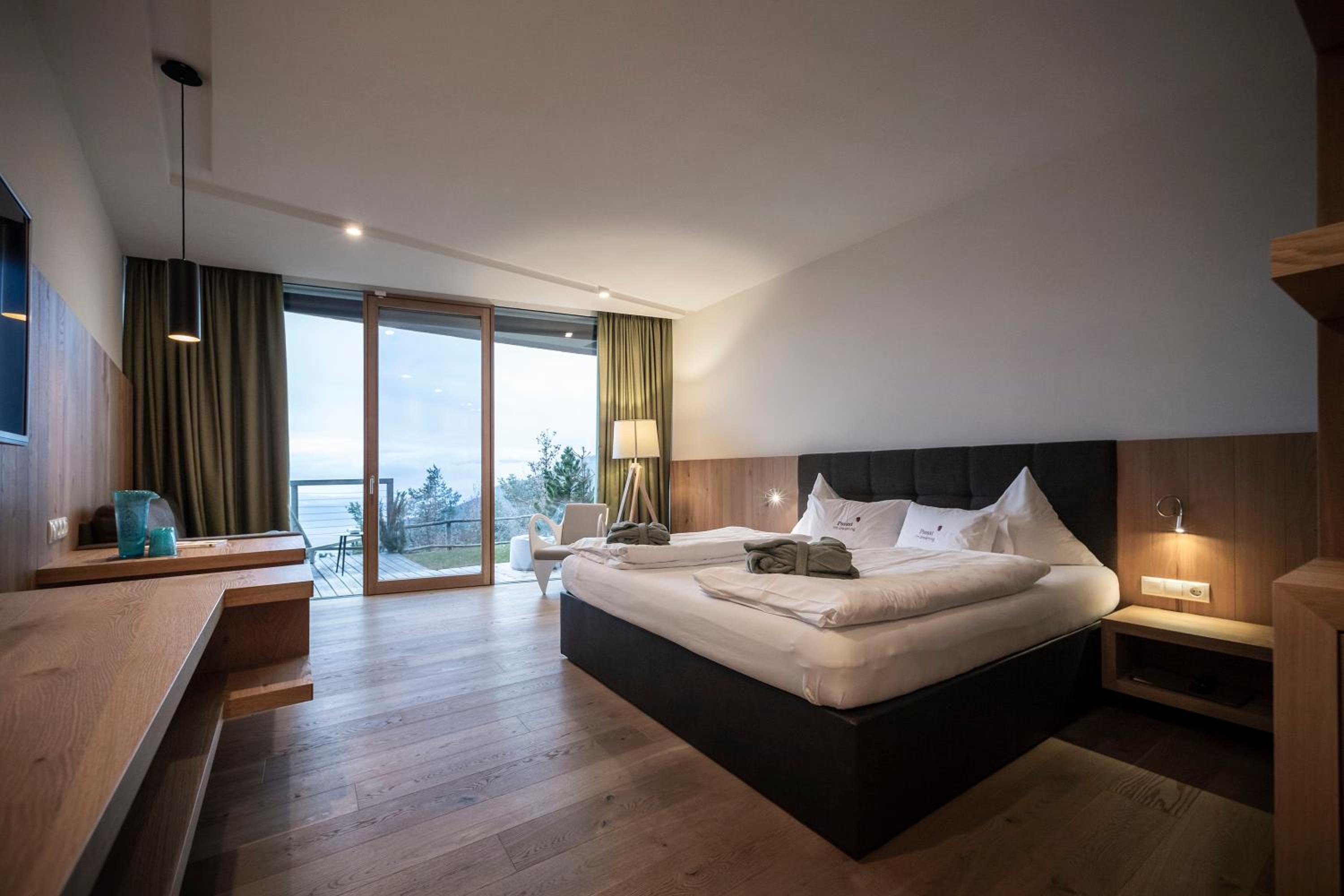 Junior Suite with Mountain View - Photo 10