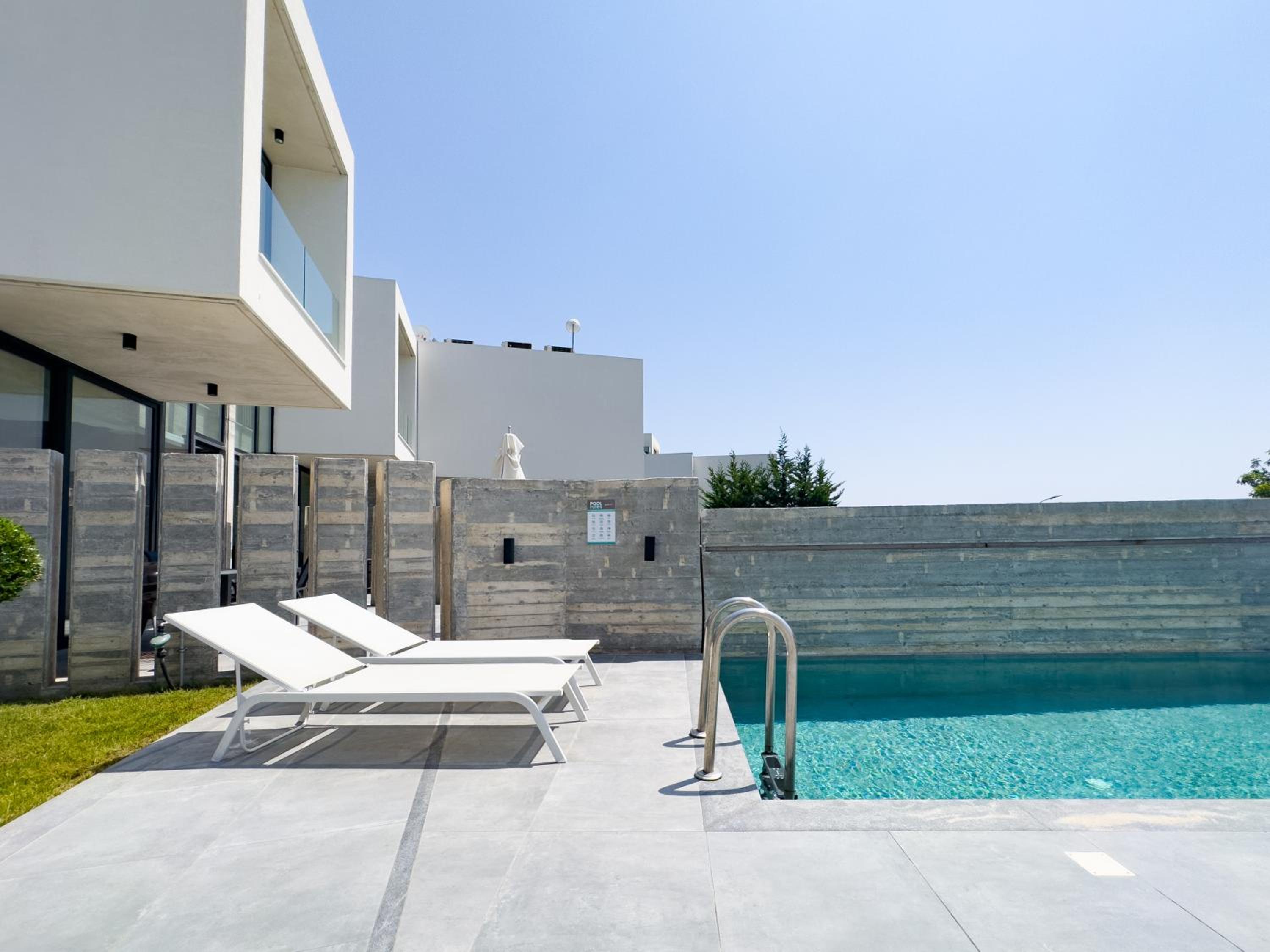 Villa with Private Pool - Photo 31