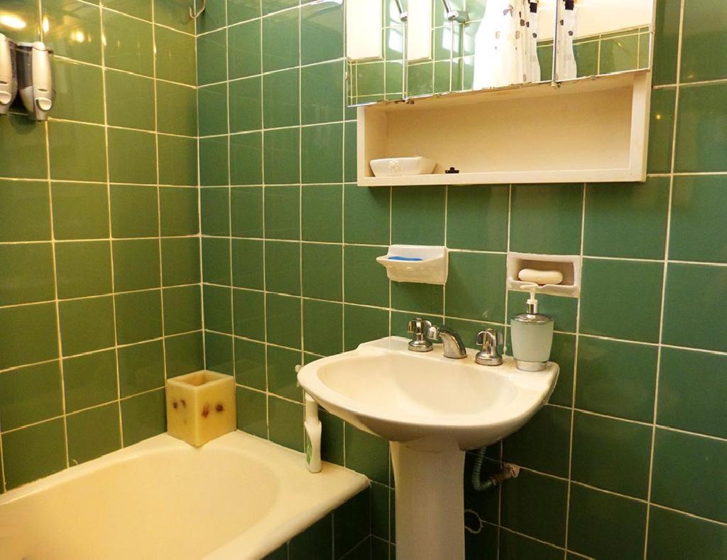 One-Bedroom Apartment photo 3