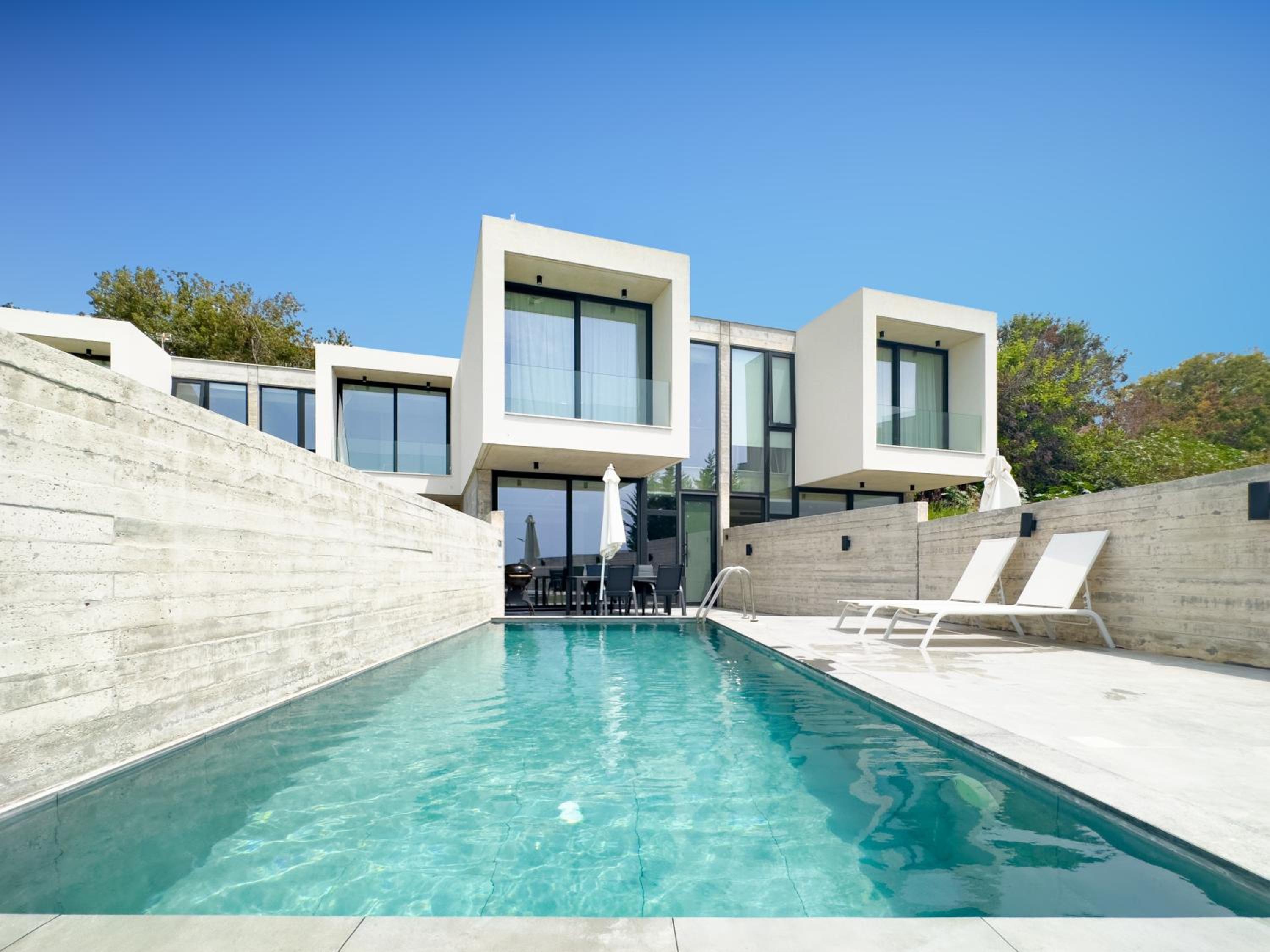 Villa with Private Pool - Photo 23