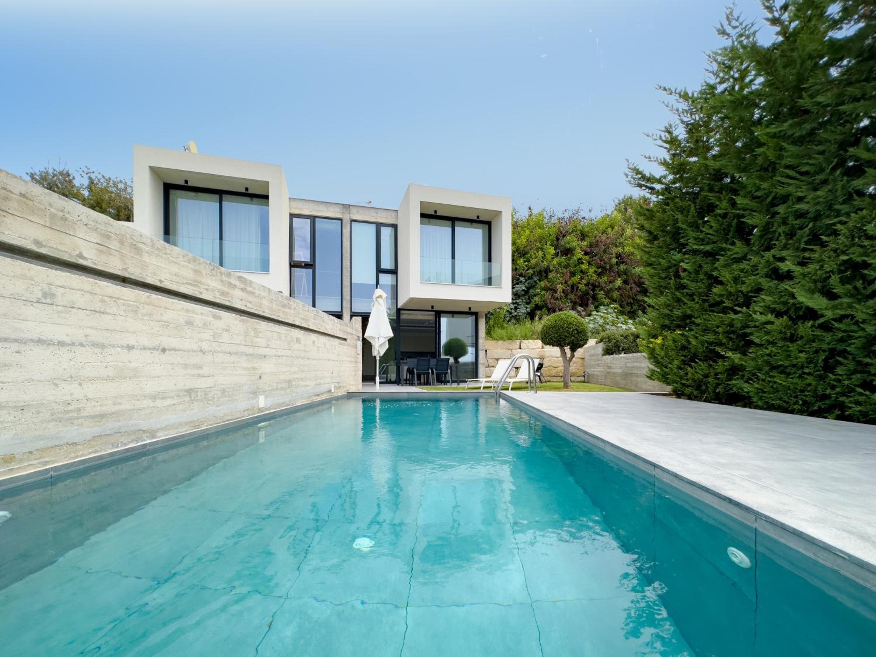 Villa with Private Pool - Photo 35