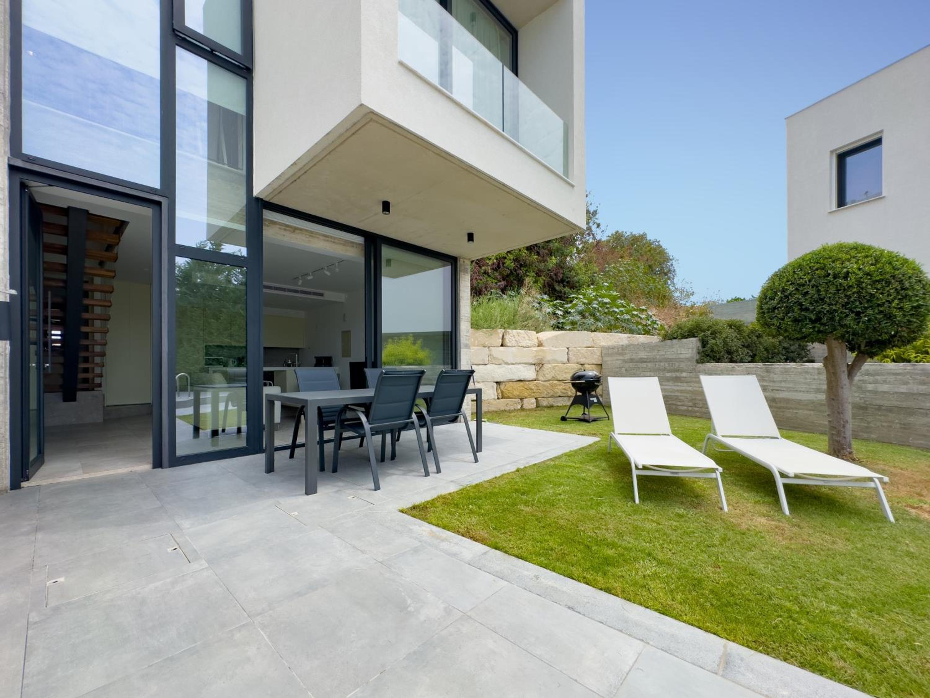 Villa with Private Pool - Photo 36