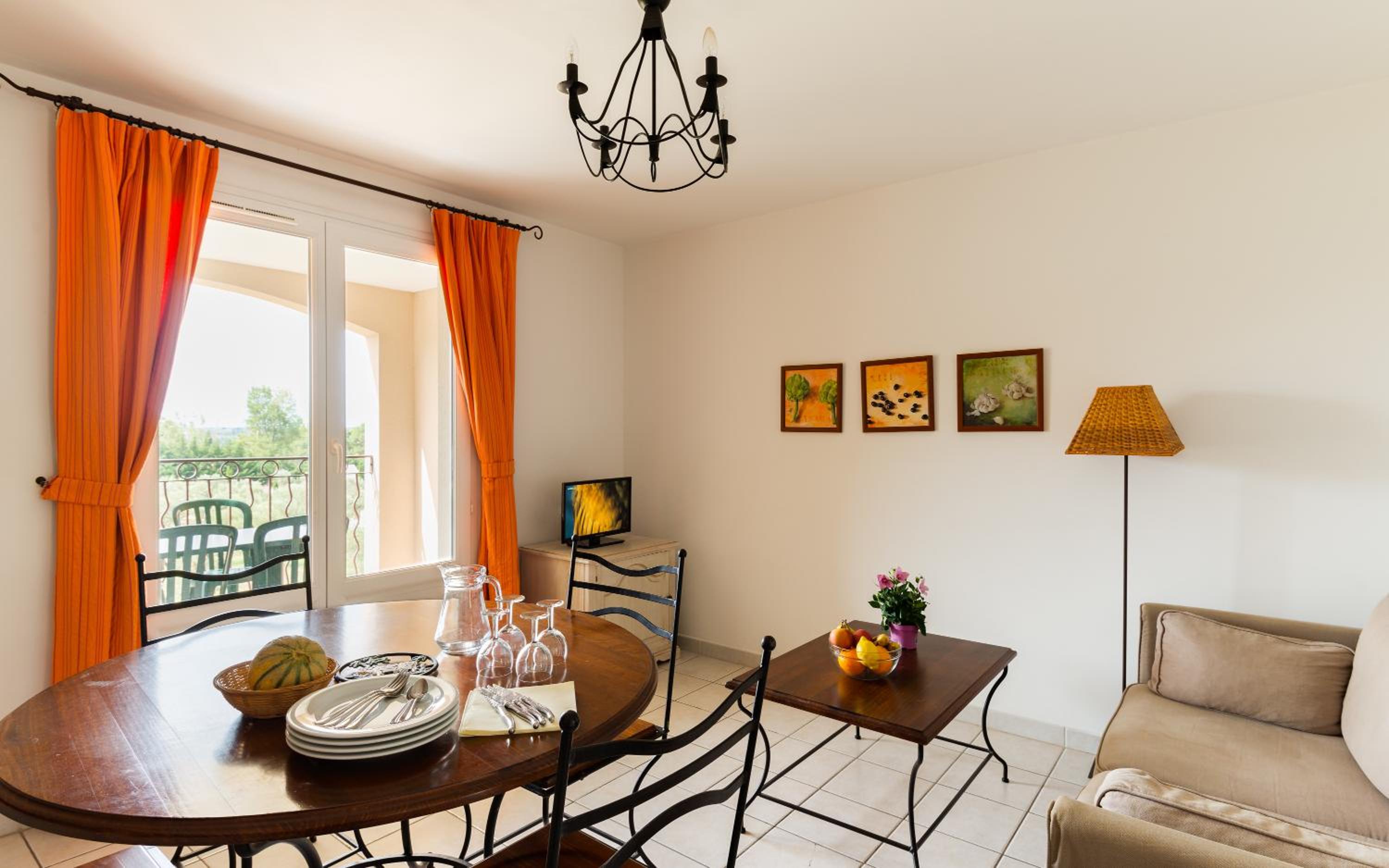 One-Bedroom or Two-Bedroom Apartment (6 Adults) photo 3