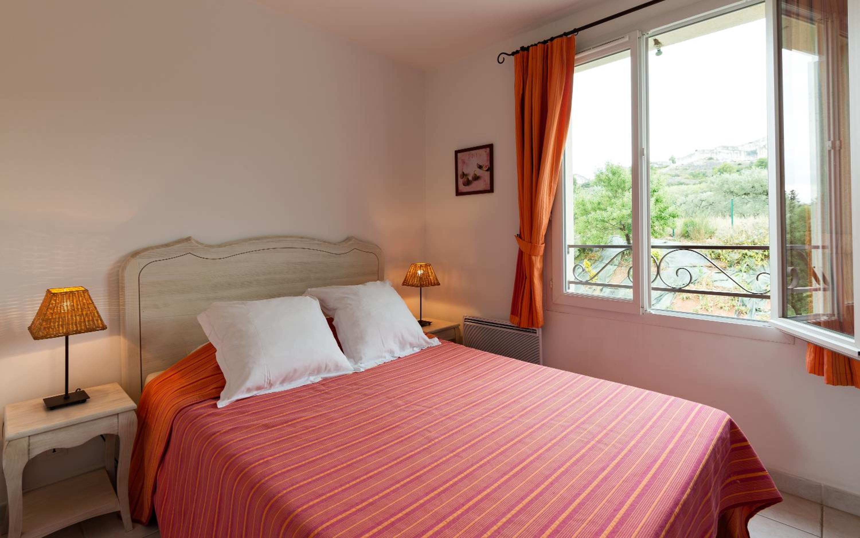 One-Bedroom or Two-Bedroom Apartment (6 Adults)
