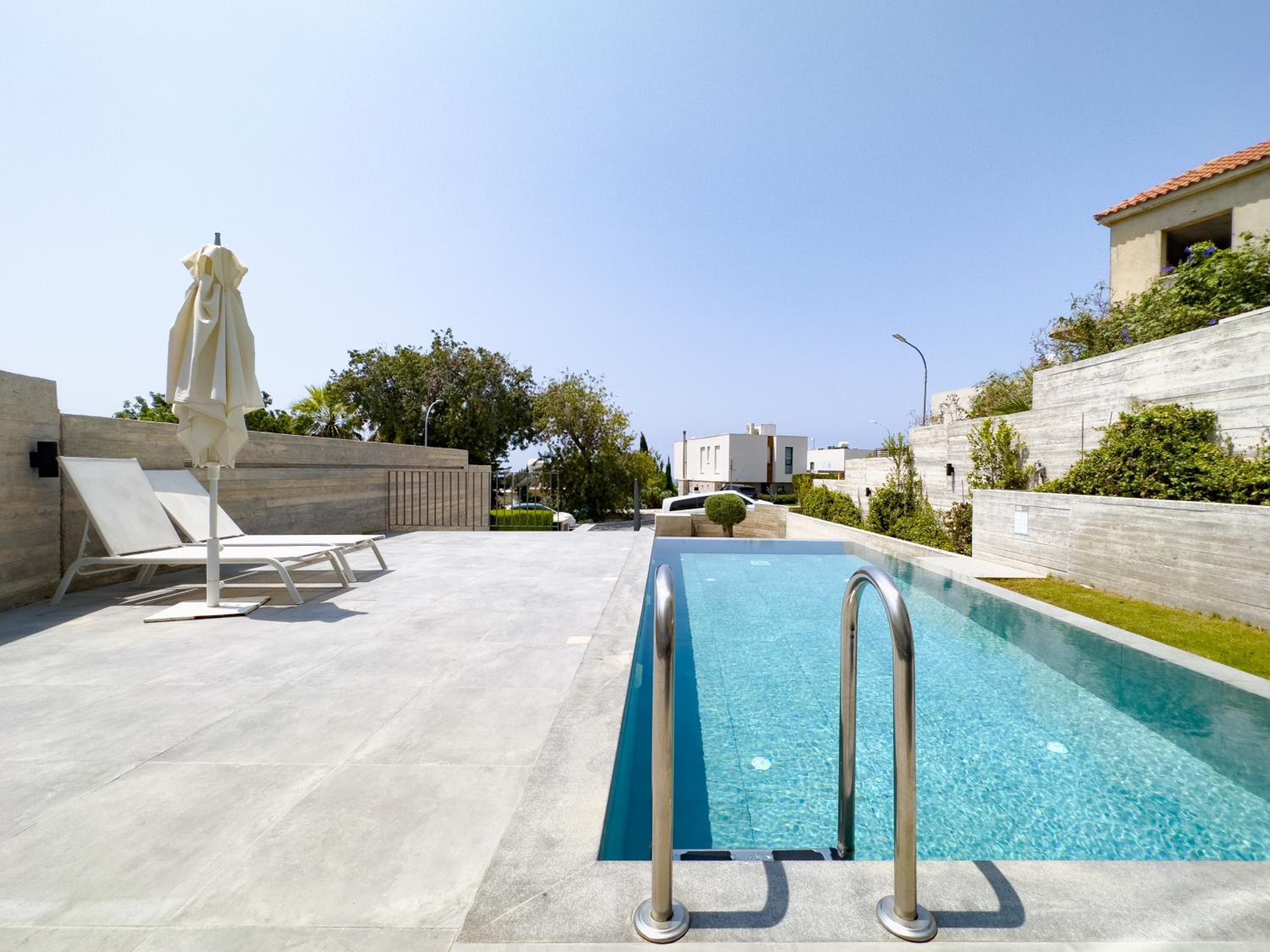 Villa with Private Pool - Photo 32
