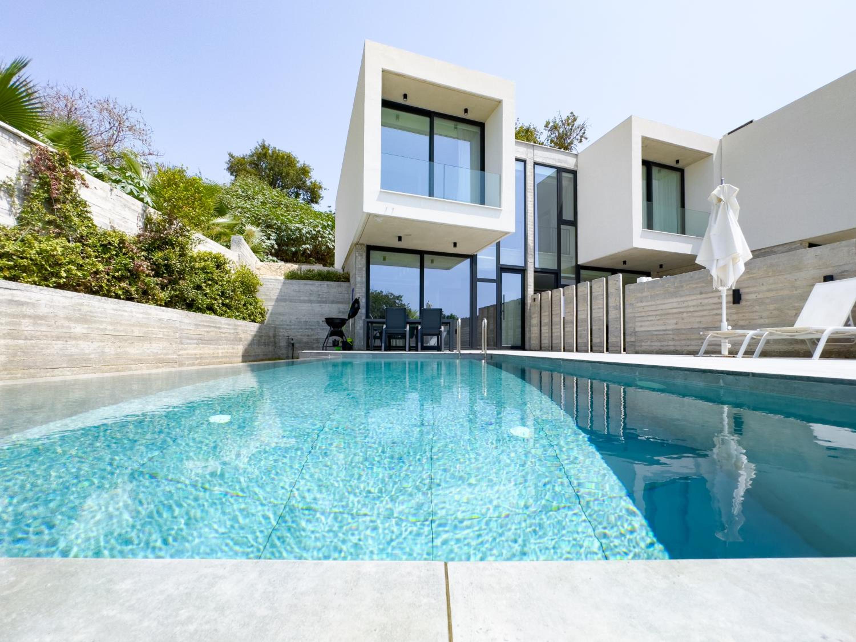 Villa with Private Pool - Photo 28